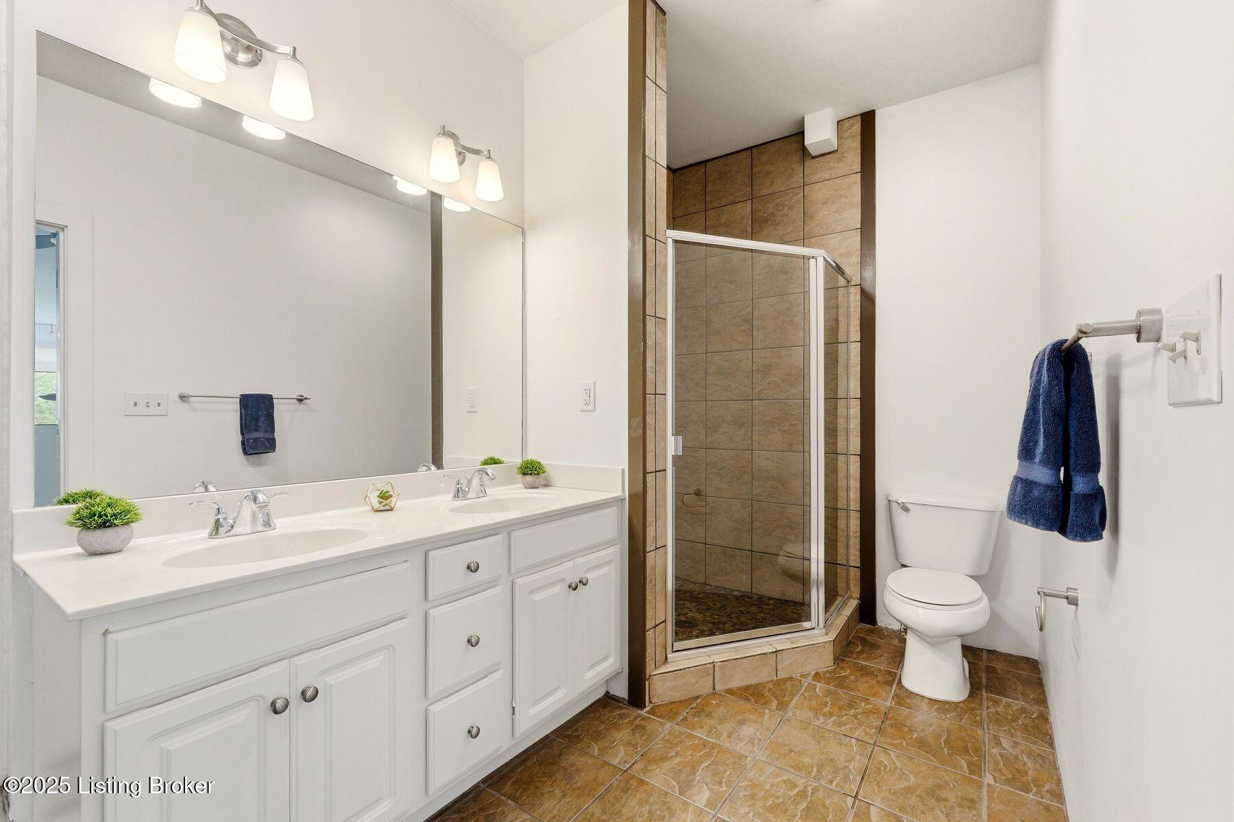 400 E Main St 308
