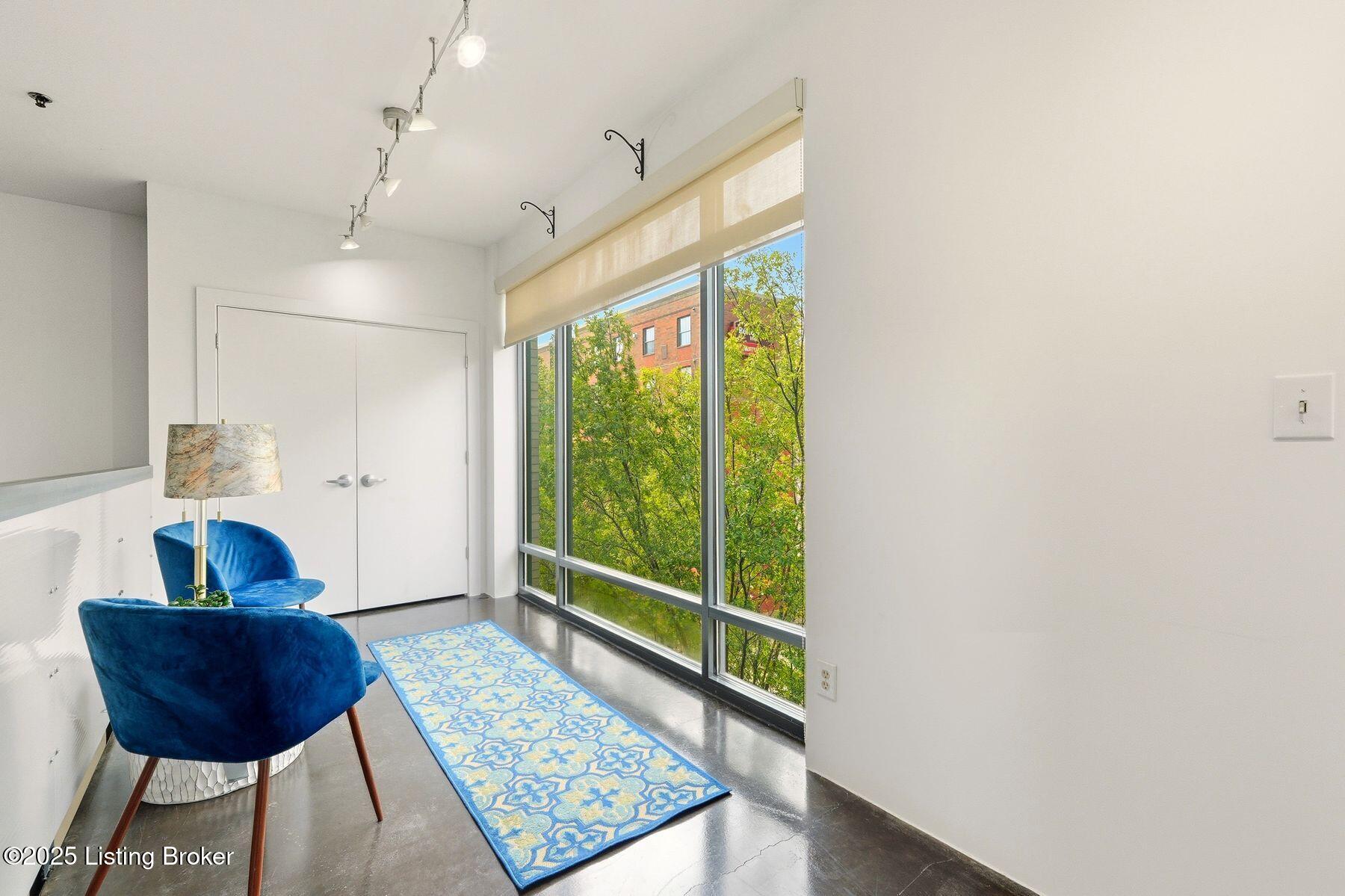 400 E Main St 308