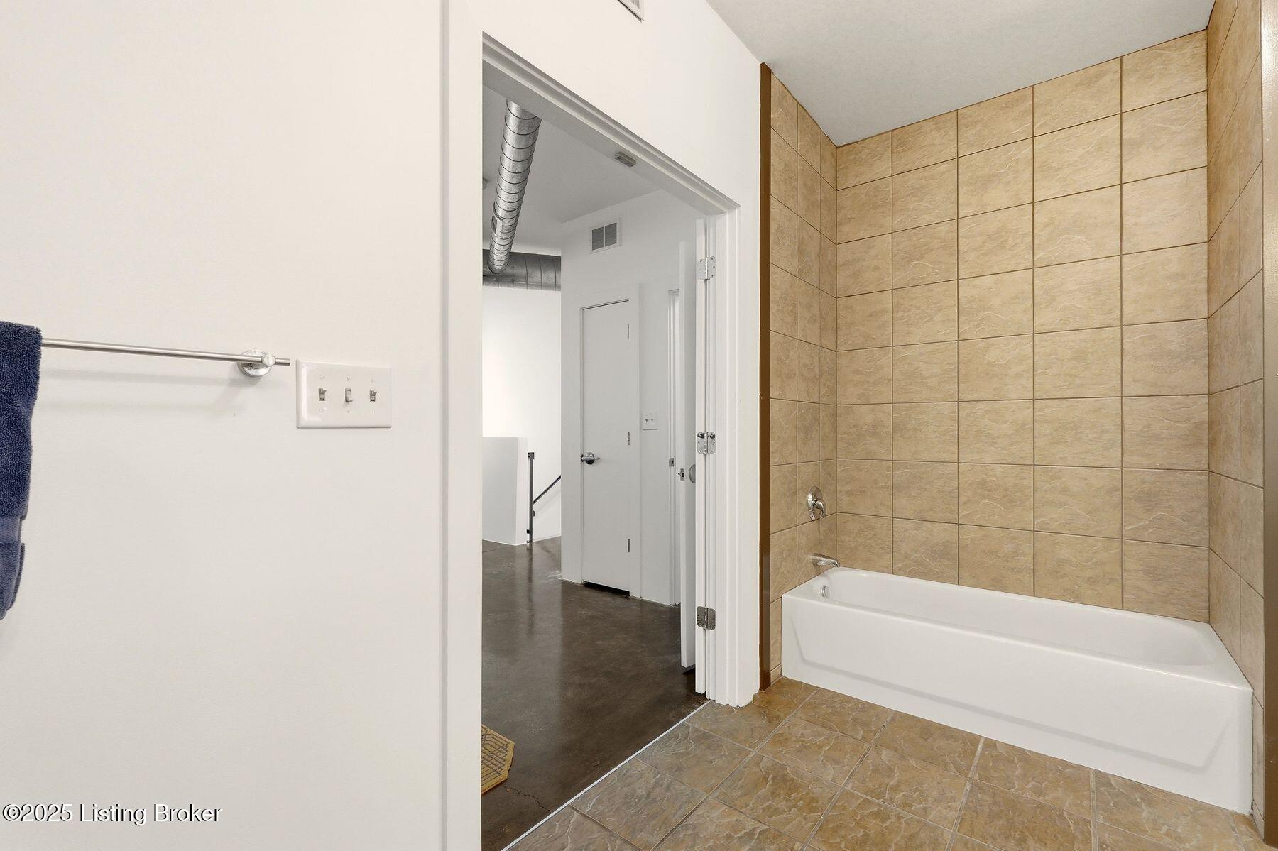 400 E Main St 308