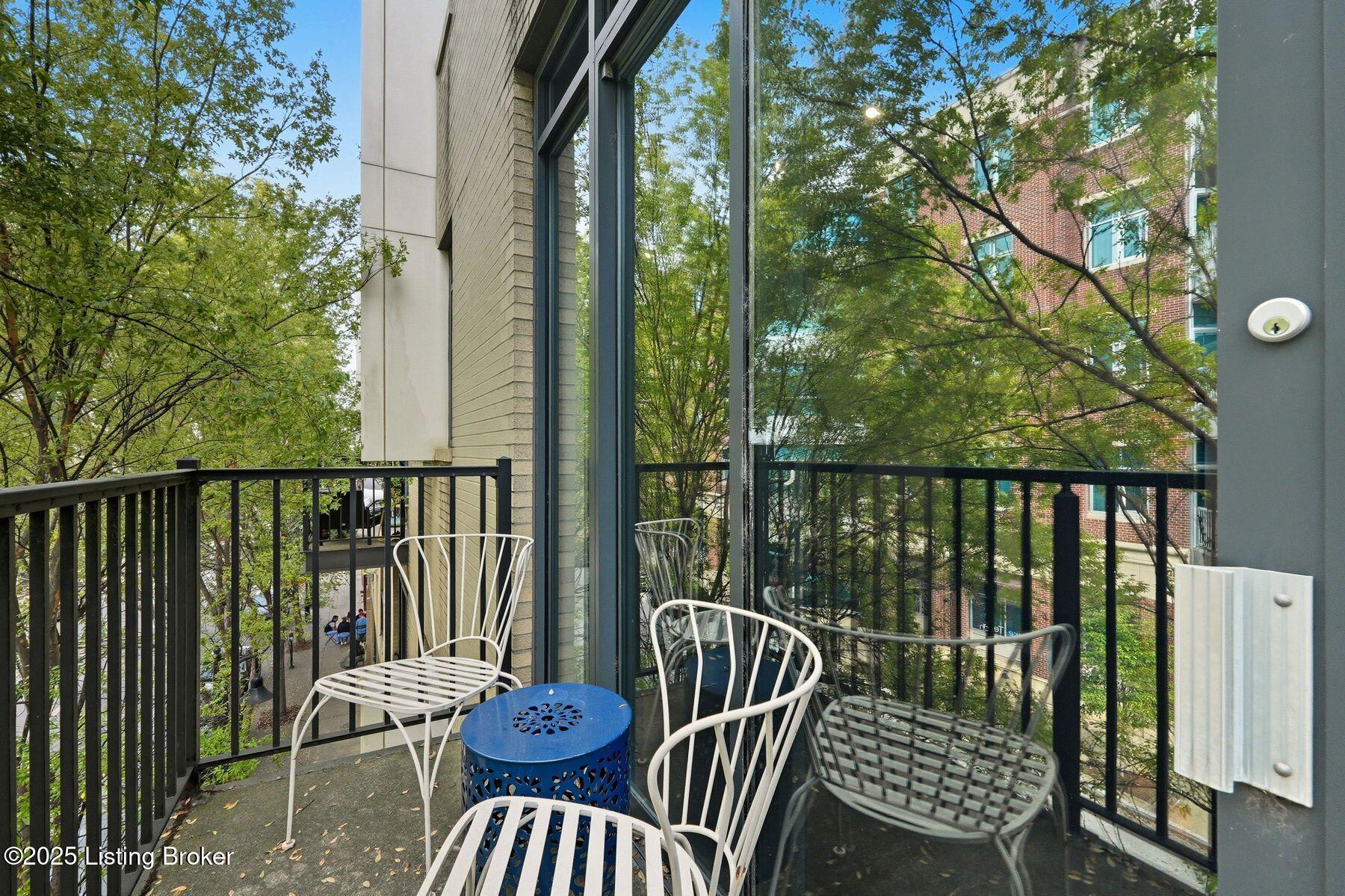 400 E Main St 308