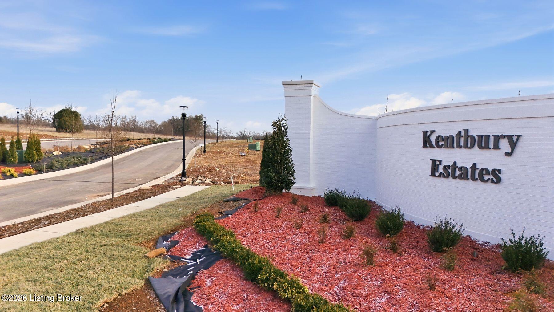 13 Littlecote Ln
