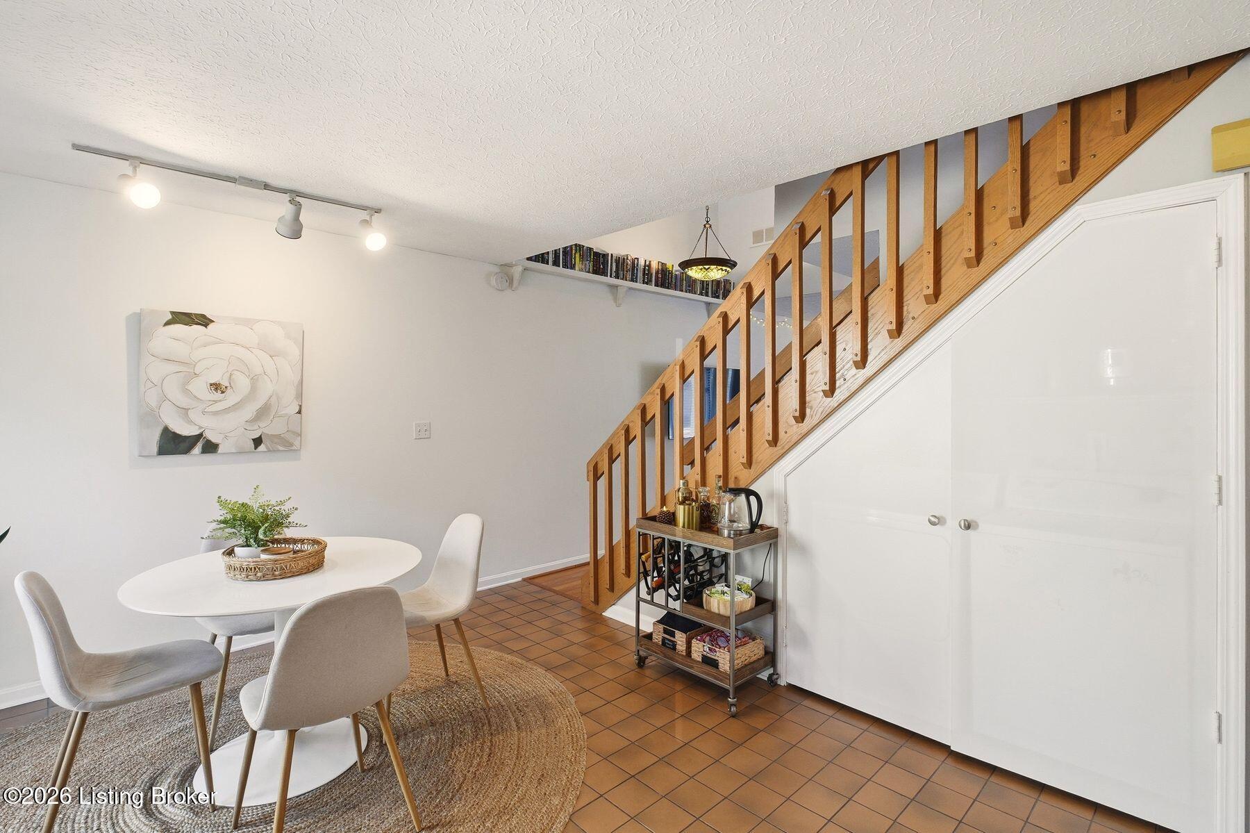 417 Ledgeview Park Dr