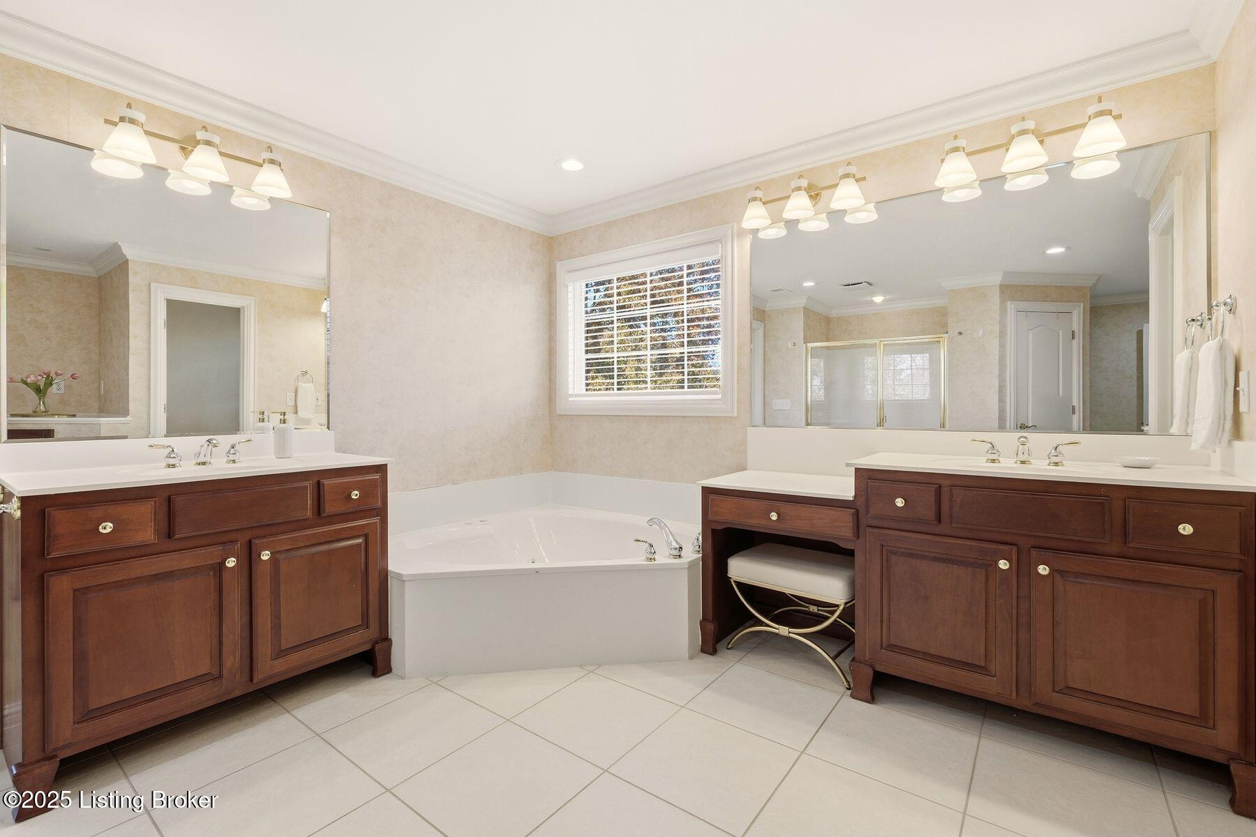 12808 Crestview Cove