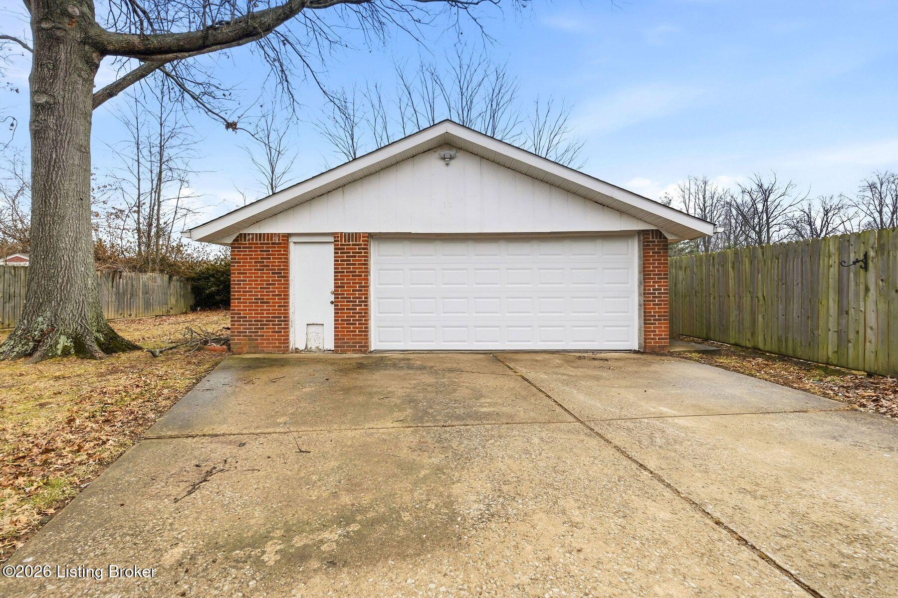 3901 Longview Rd