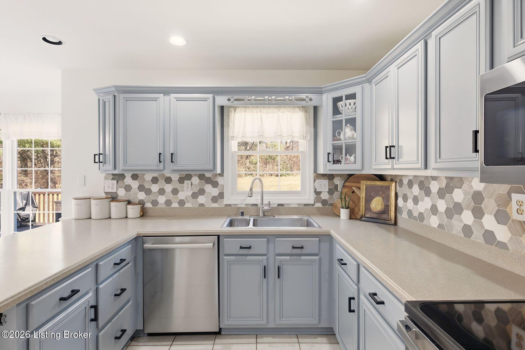 1011 Barbizon Dr