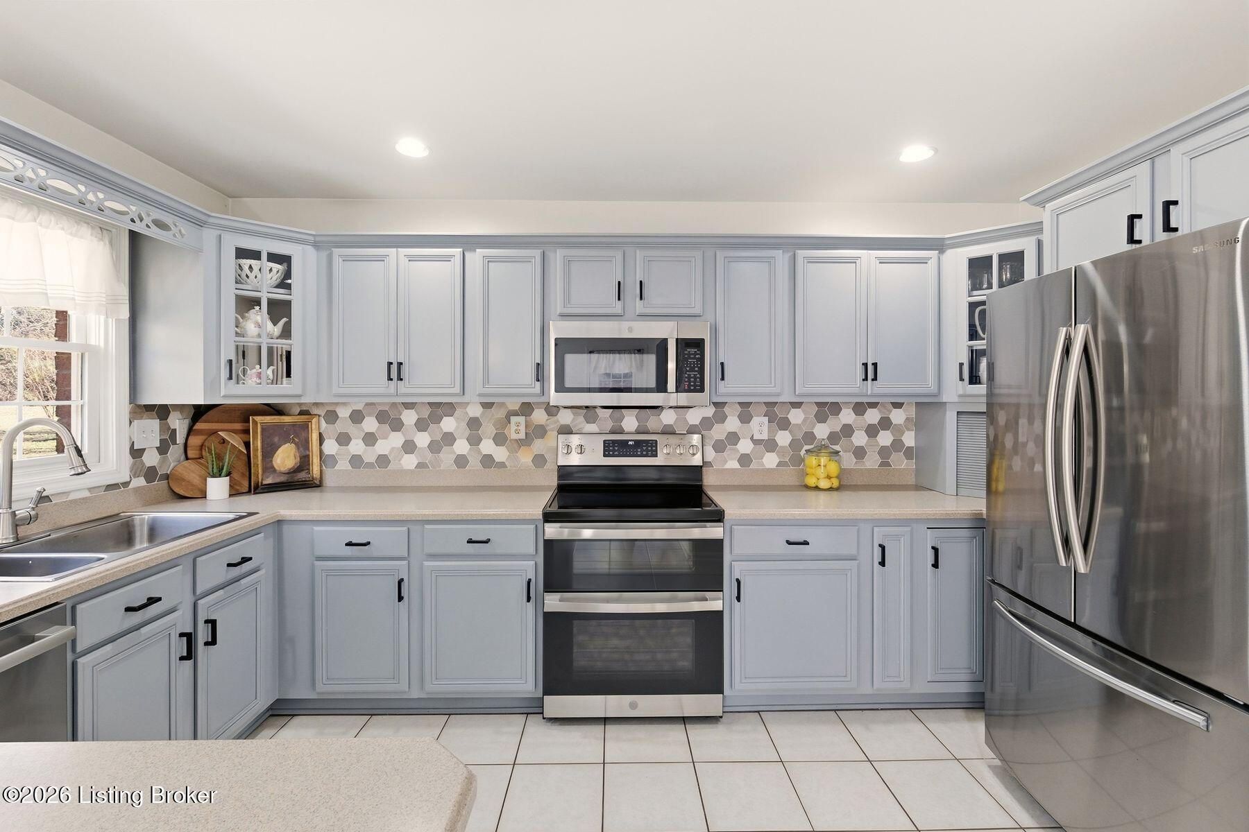 1011 Barbizon Dr