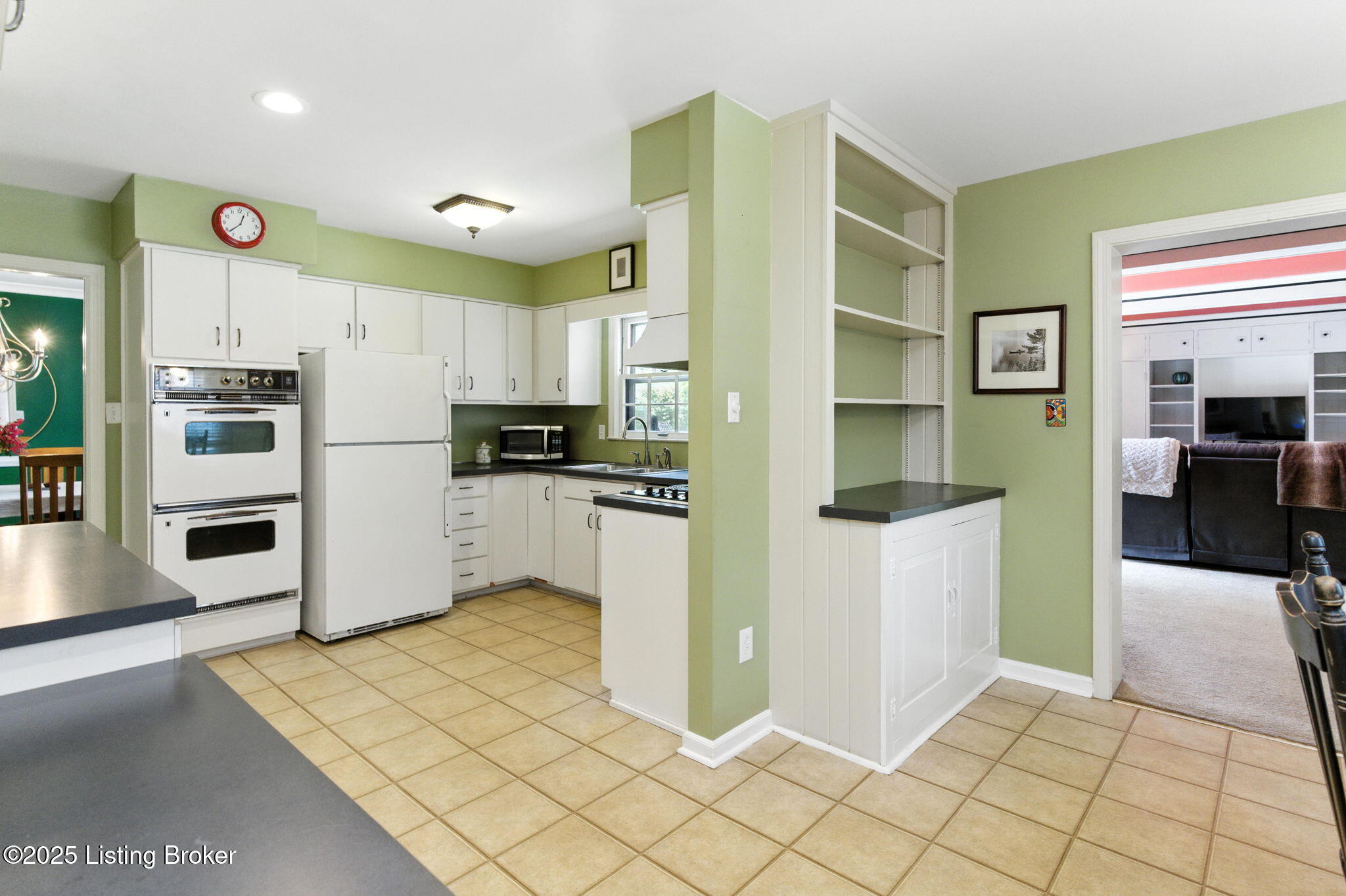 700 Greenridge Ln
