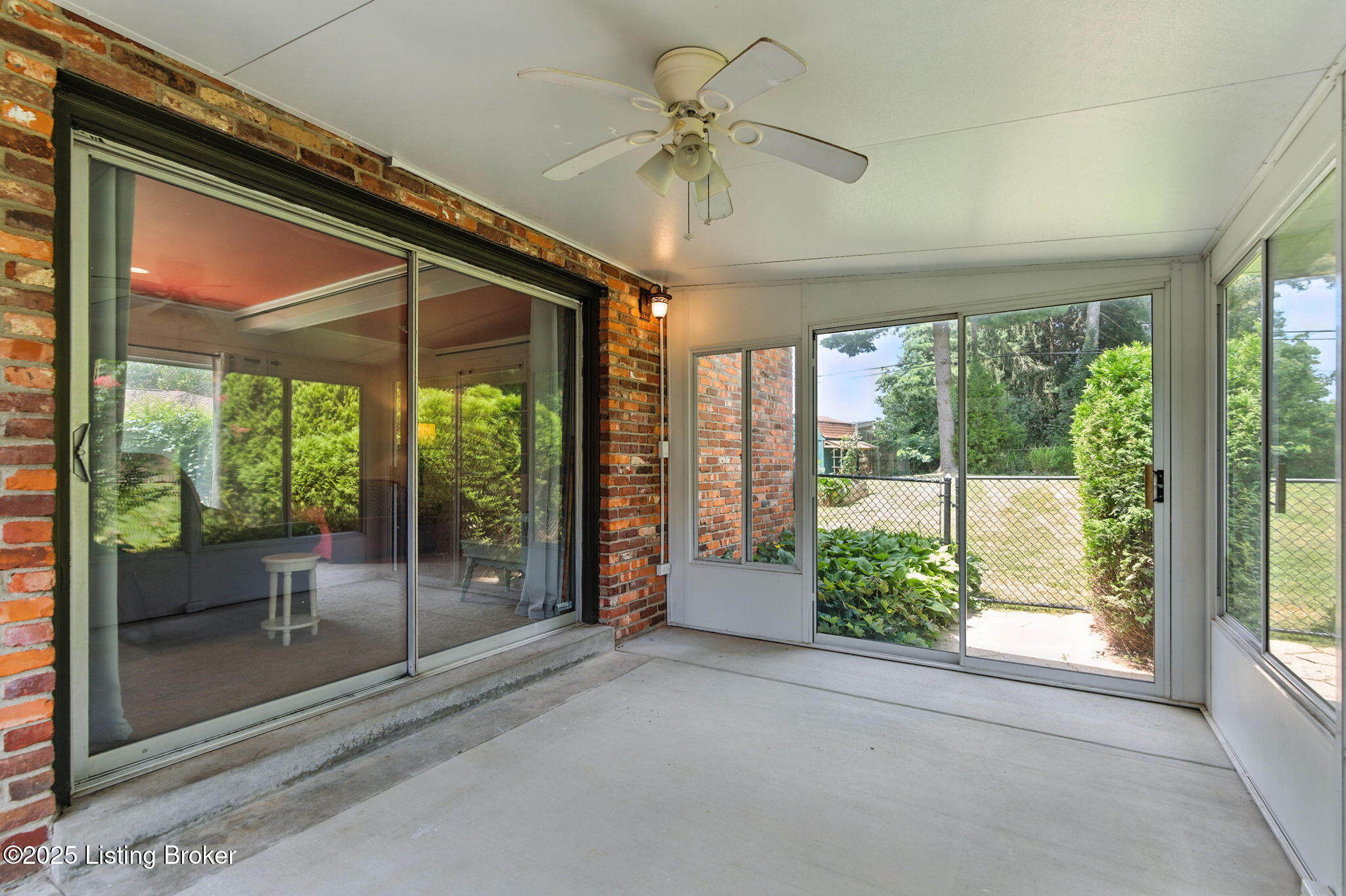 700 Greenridge Ln