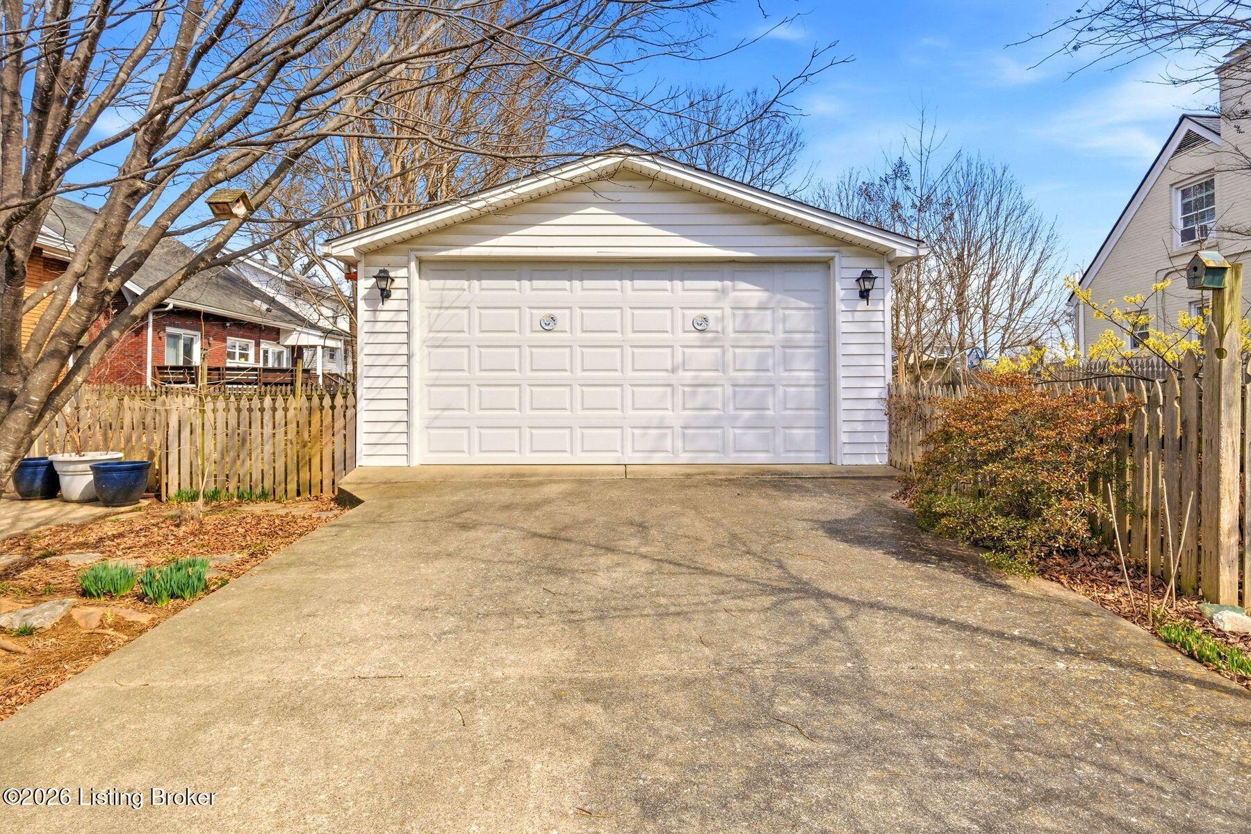2100 Tyler Ln