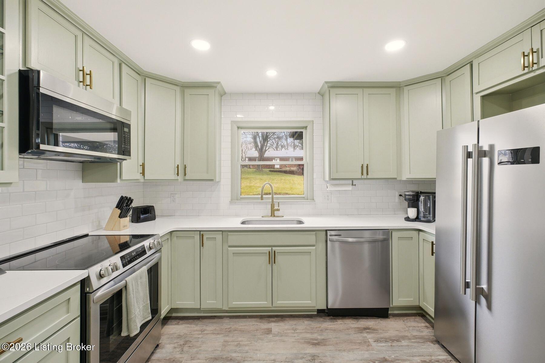 104 Gloria Dr