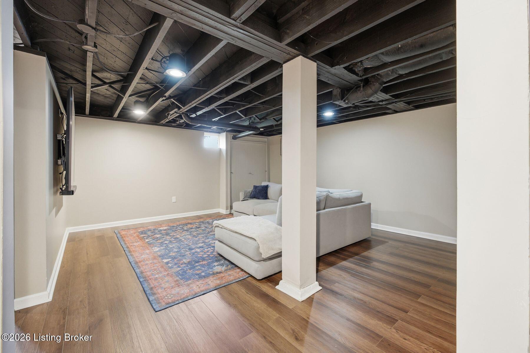 12107 Locust Ln