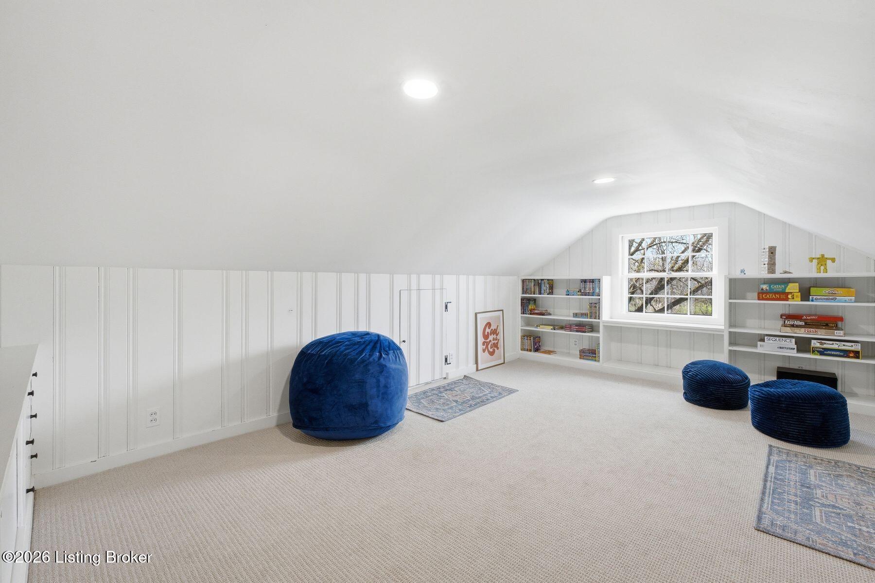 12107 Locust Ln