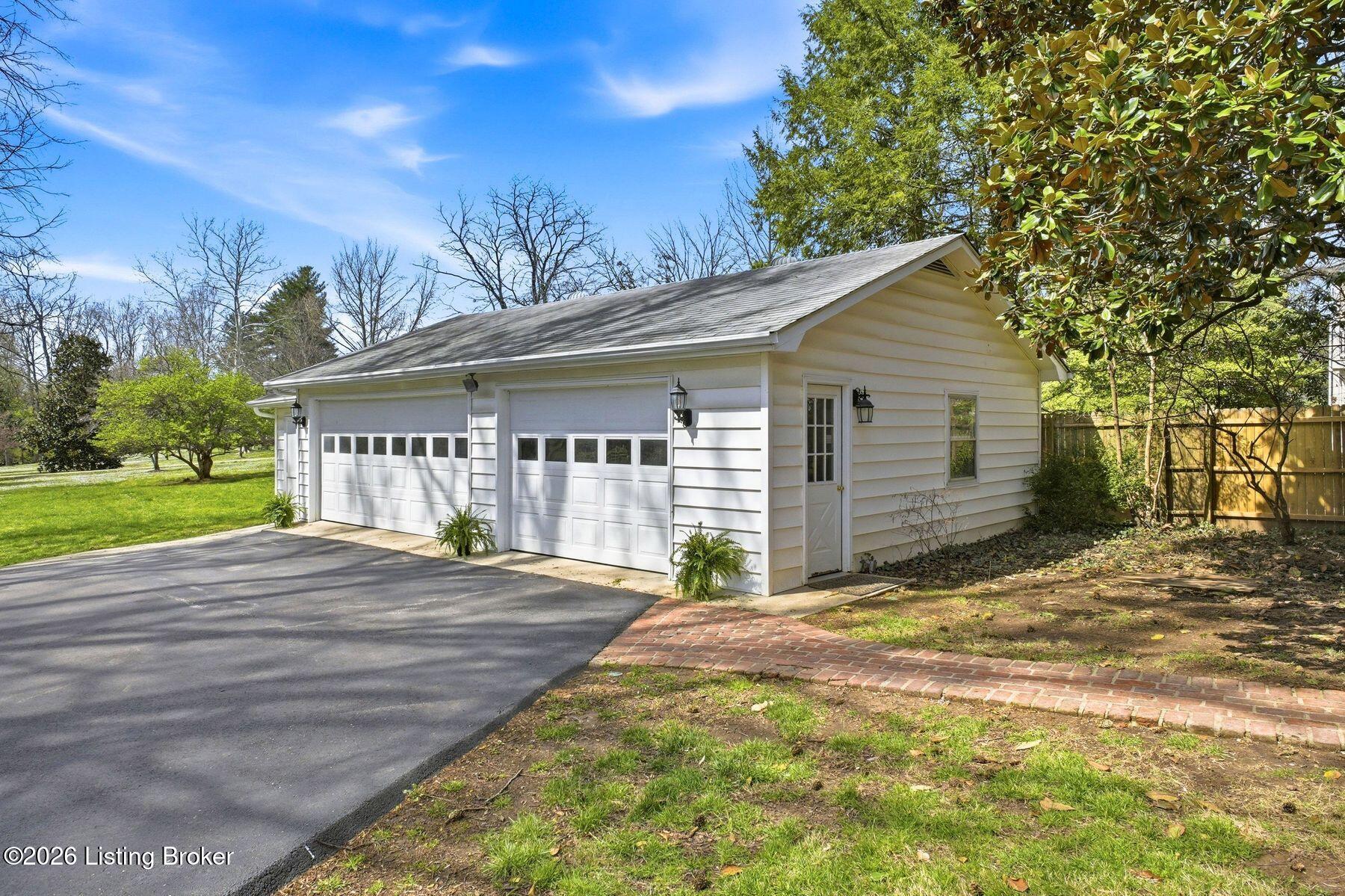 12107 Locust Ln