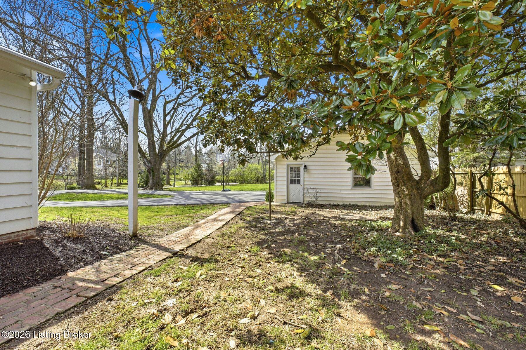 12107 Locust Ln