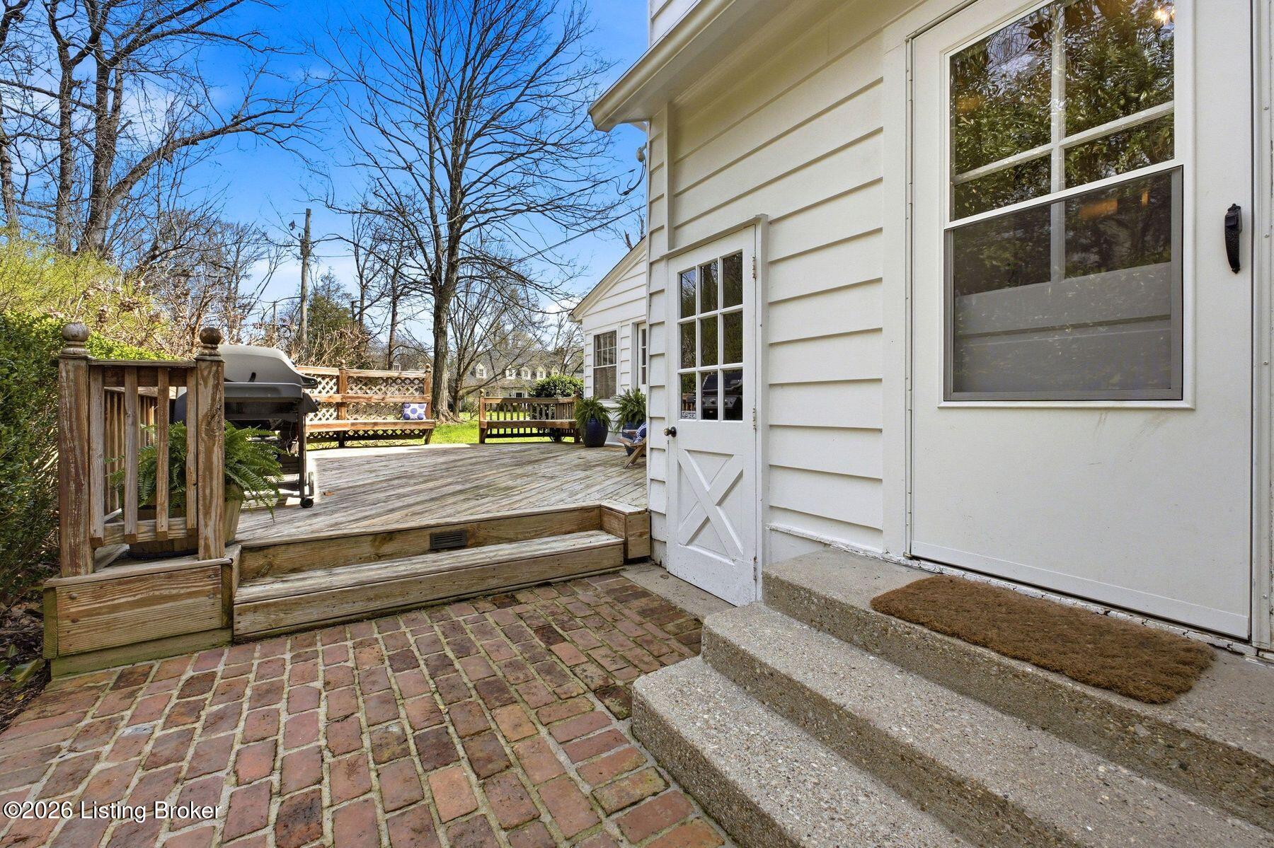 12107 Locust Ln