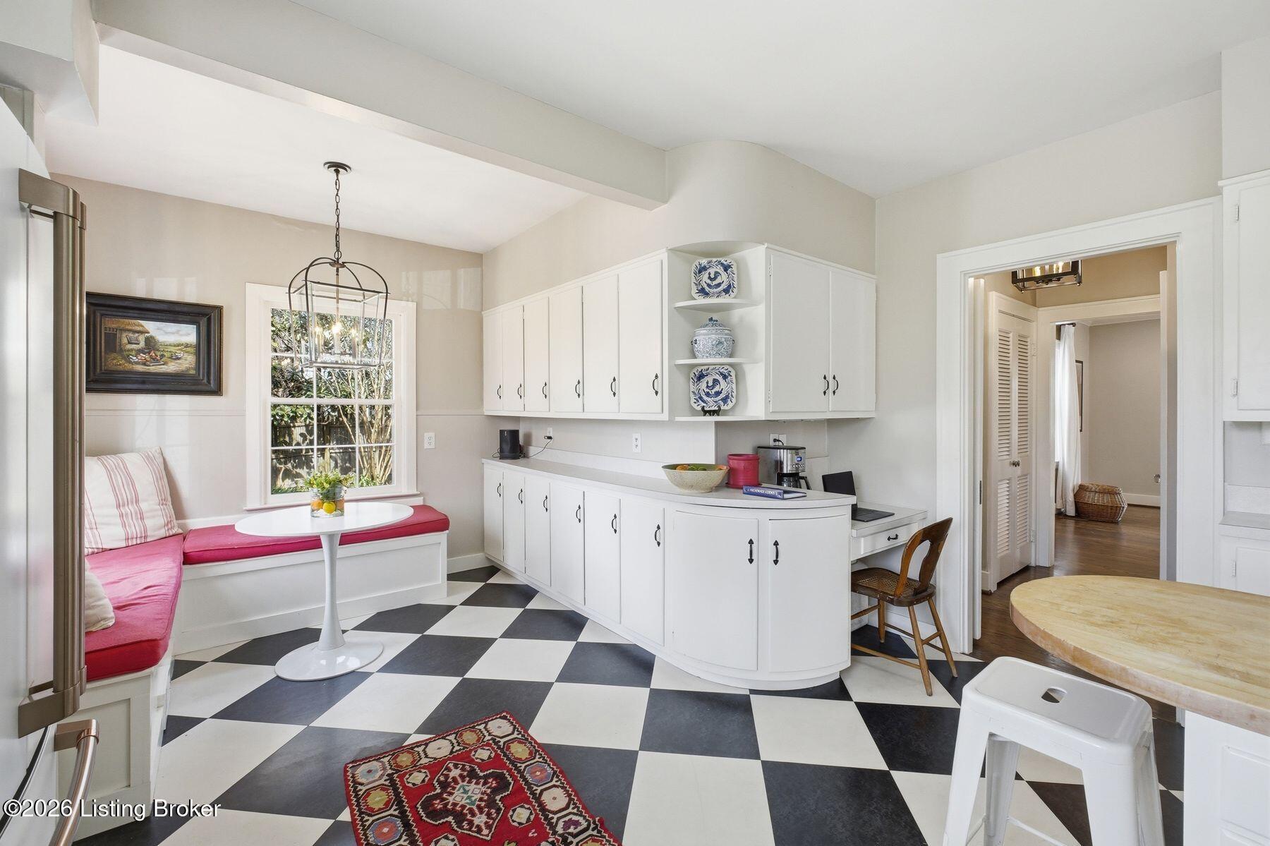 12107 Locust Ln