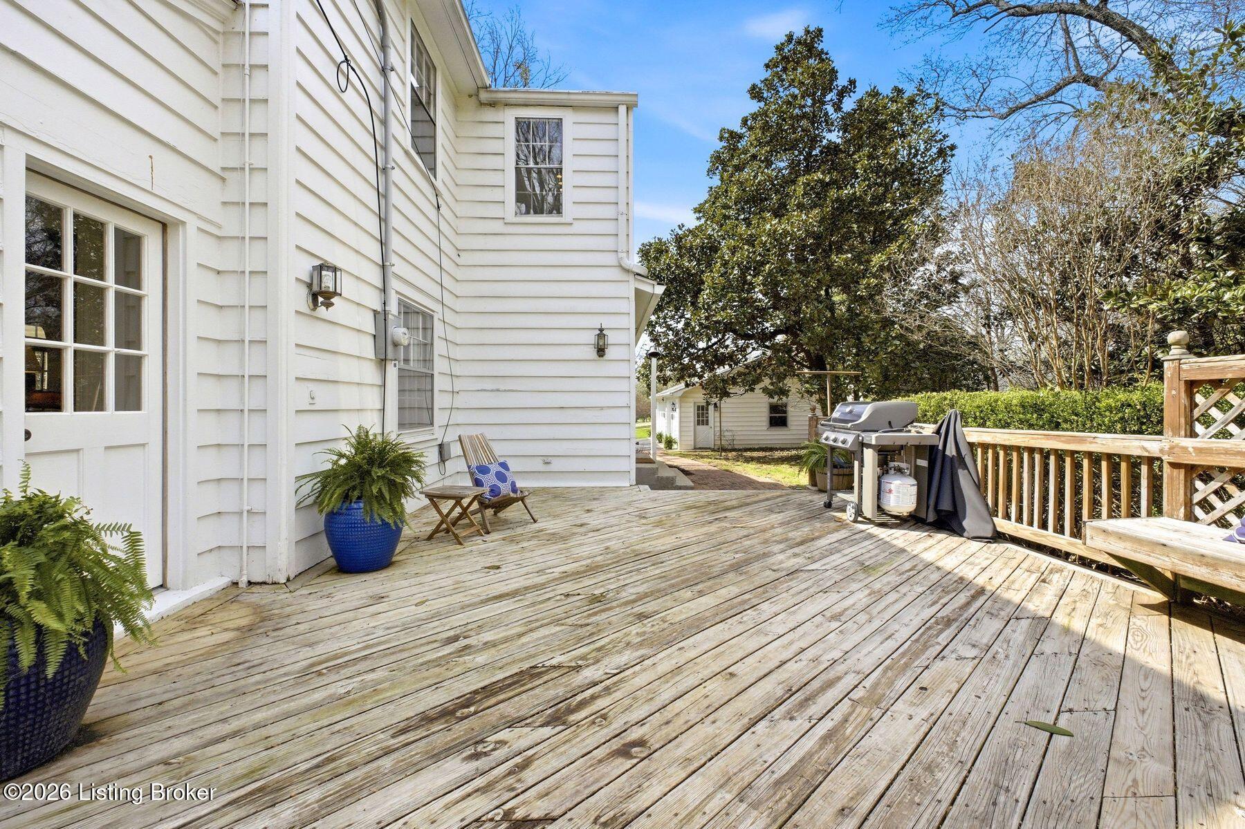 12107 Locust Ln