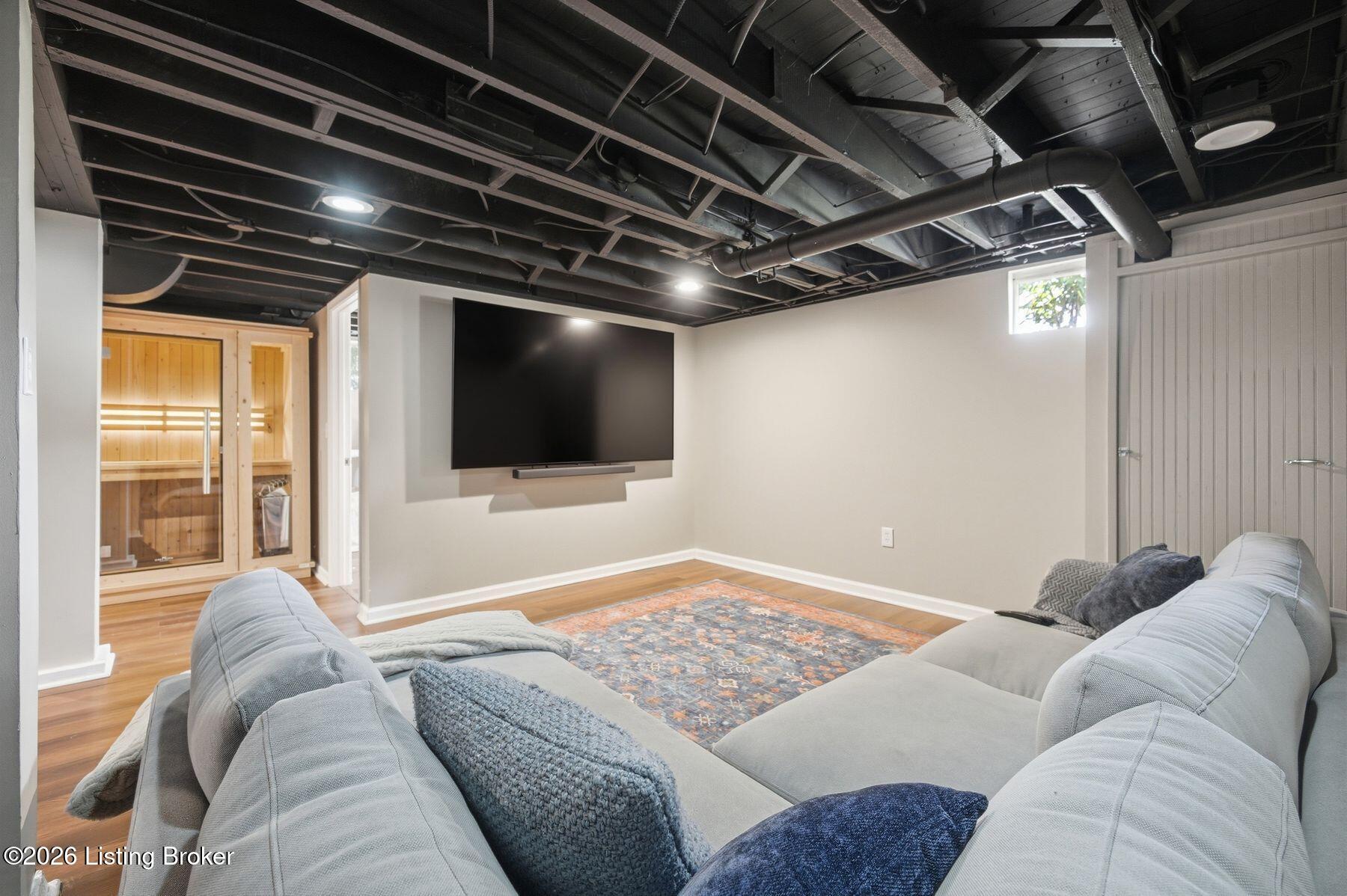 12107 Locust Ln