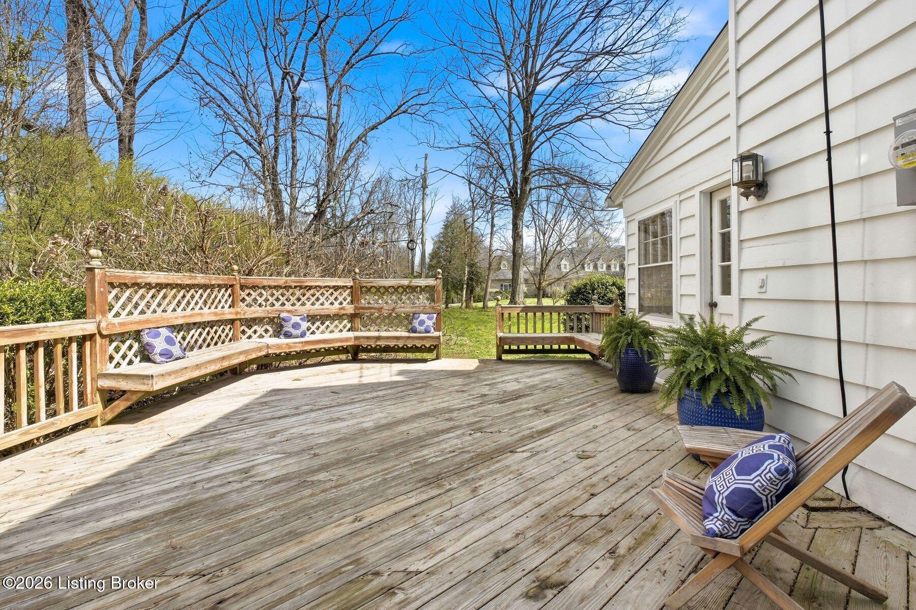 12107 Locust Ln