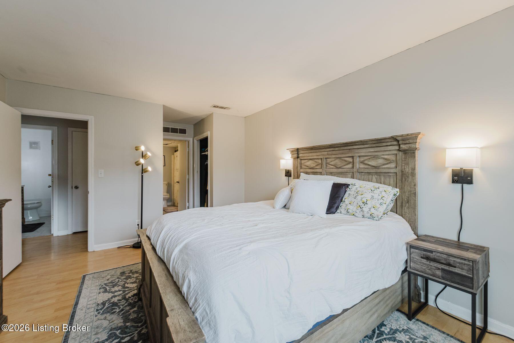 4701 Salisbury Square 104