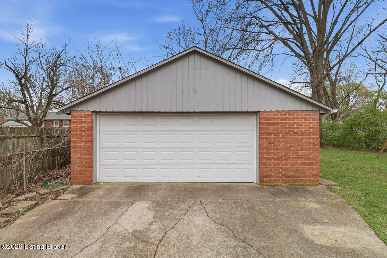 9110 Farnham Dr