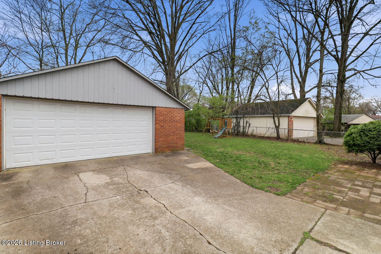 9110 Farnham Dr