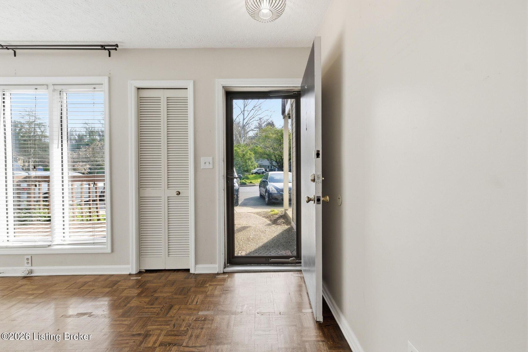 421 Ledgeview Park Dr