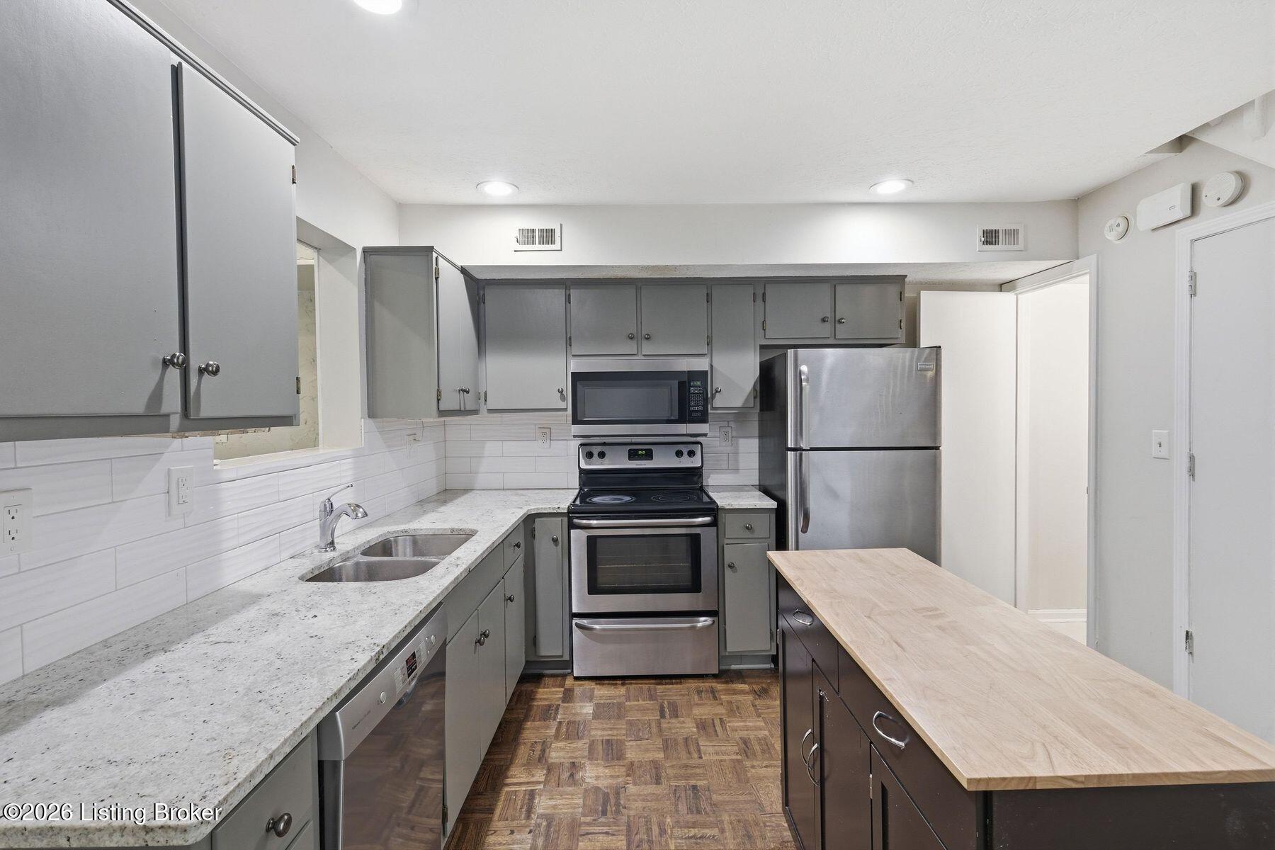 421 Ledgeview Park Dr