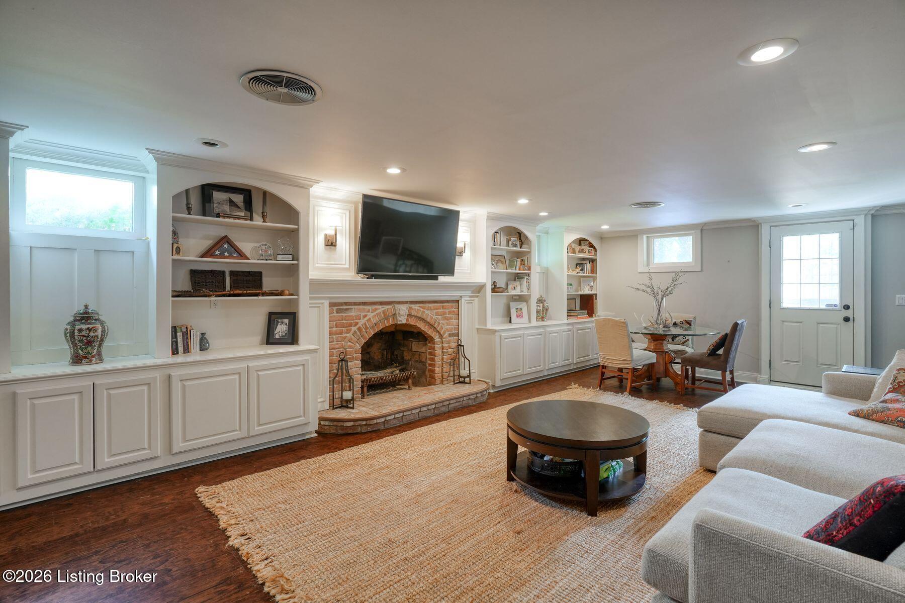 12 Westwind Rd
