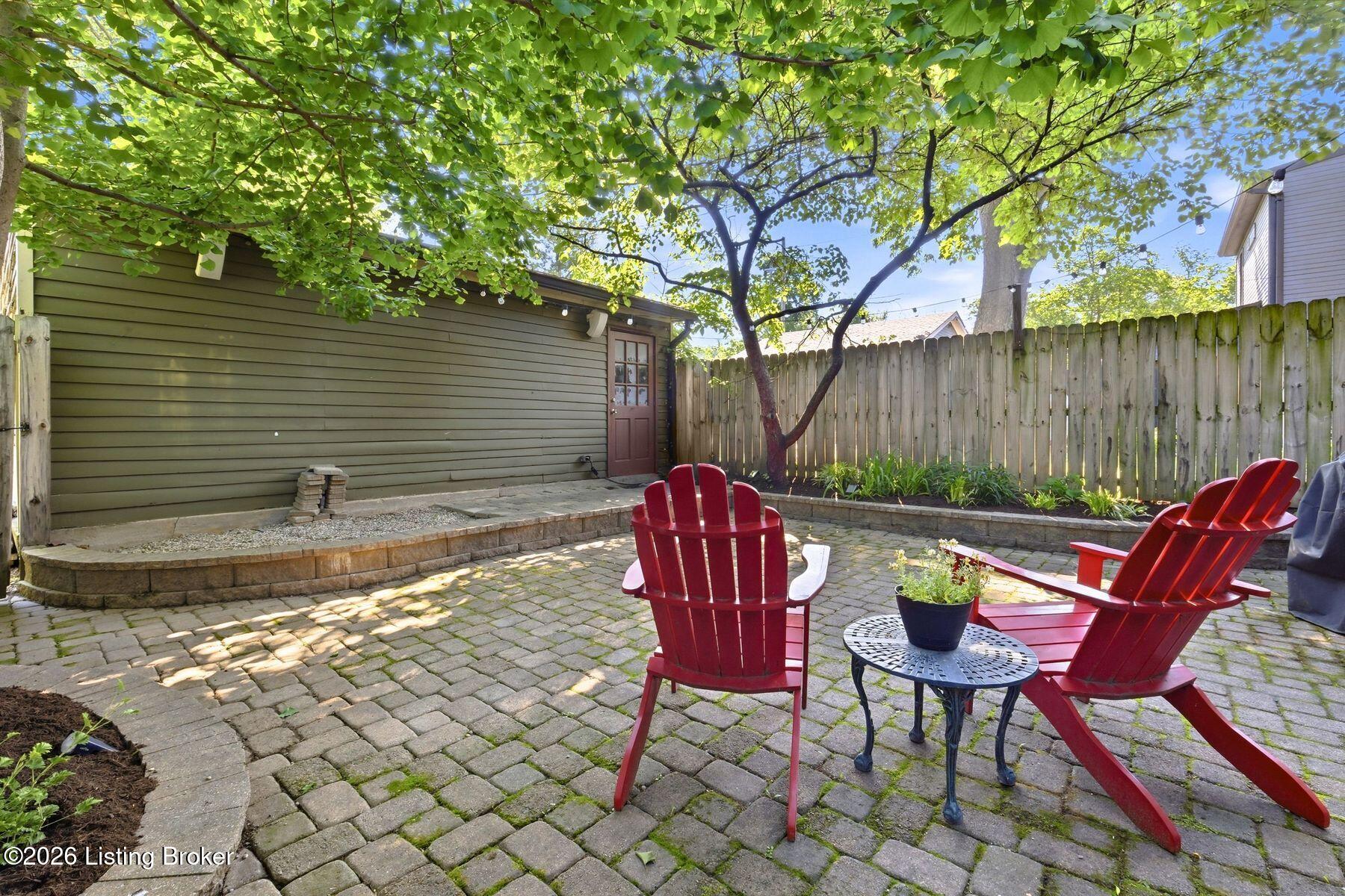 1129 Everett Ave