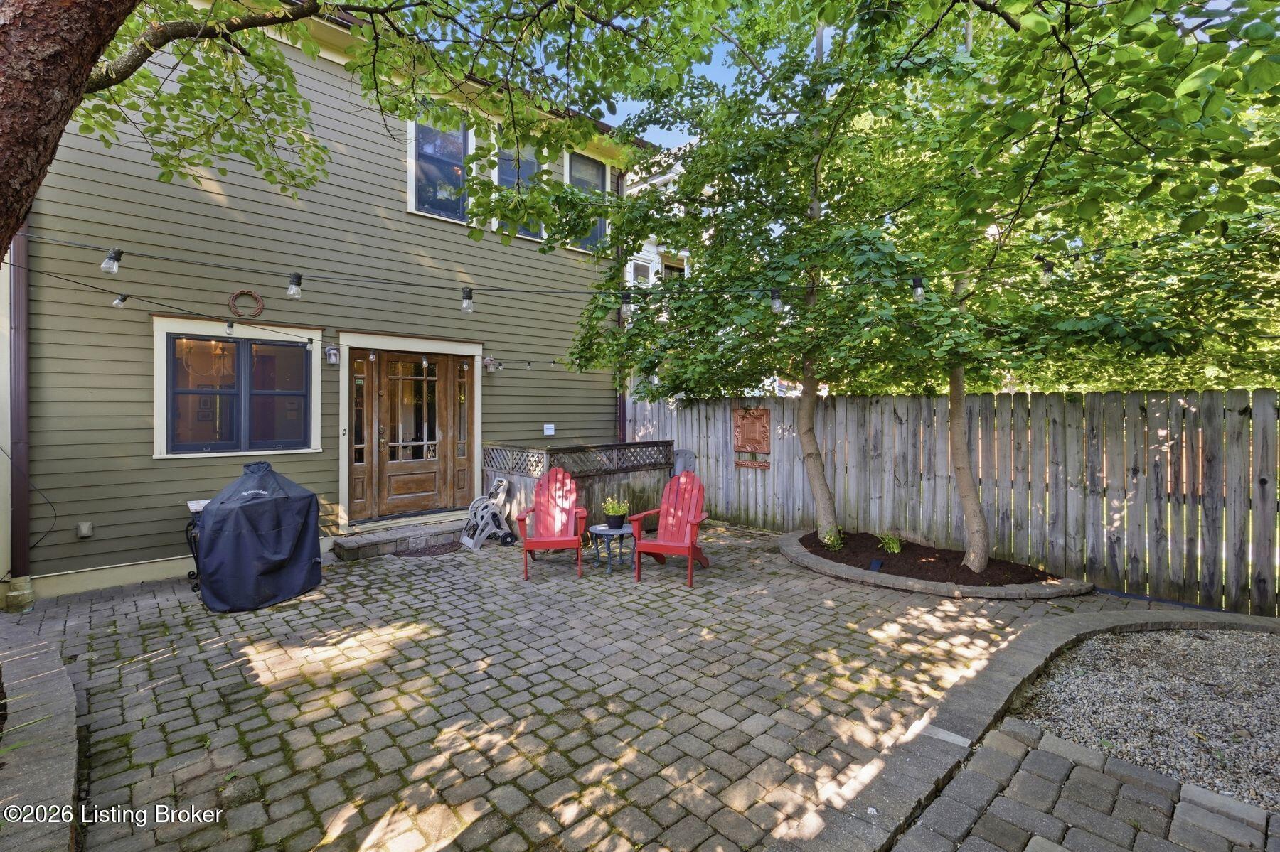 1129 Everett Ave