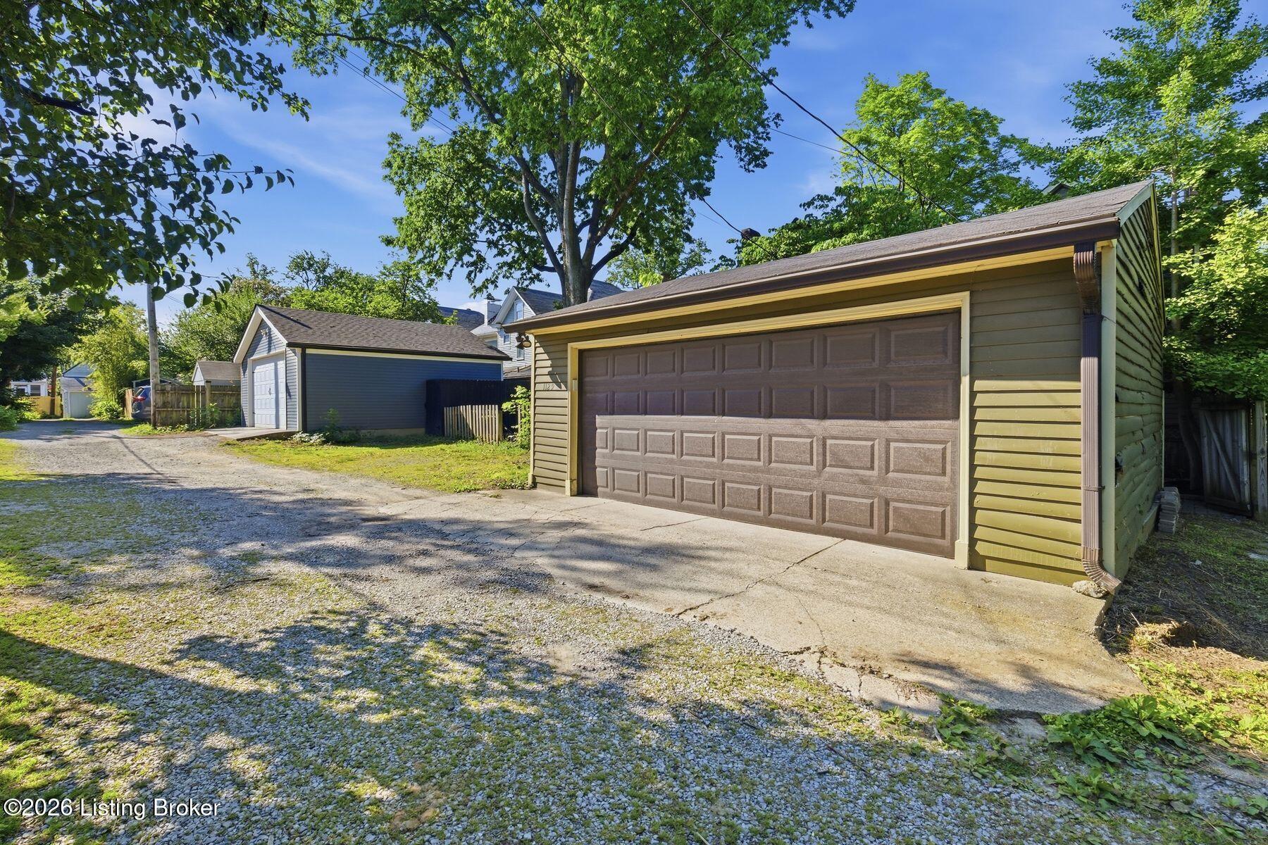 1129 Everett Ave