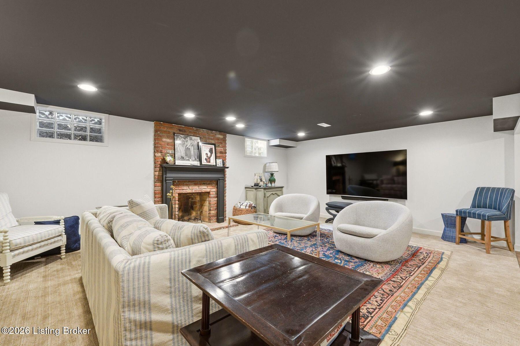 506 Jarvis Ln
