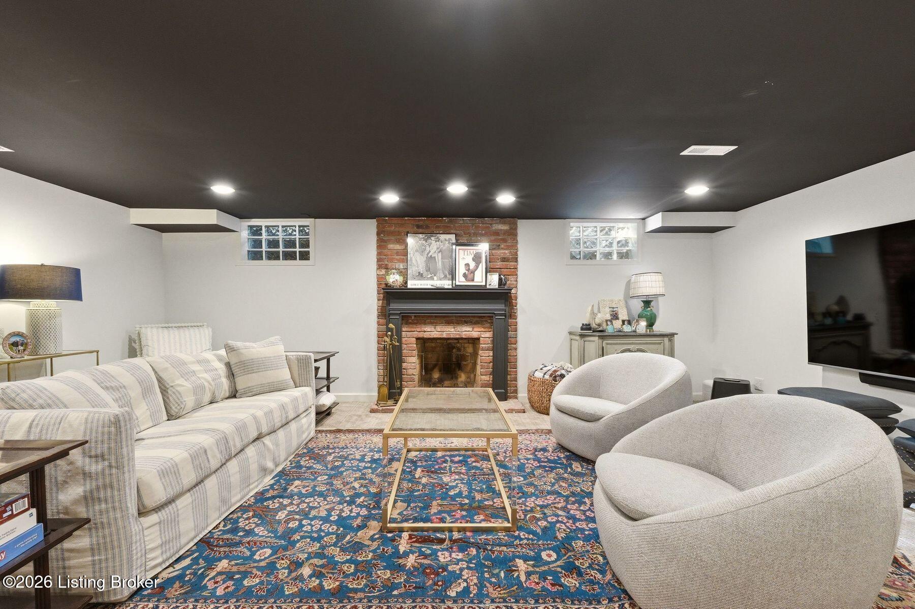 506 Jarvis Ln