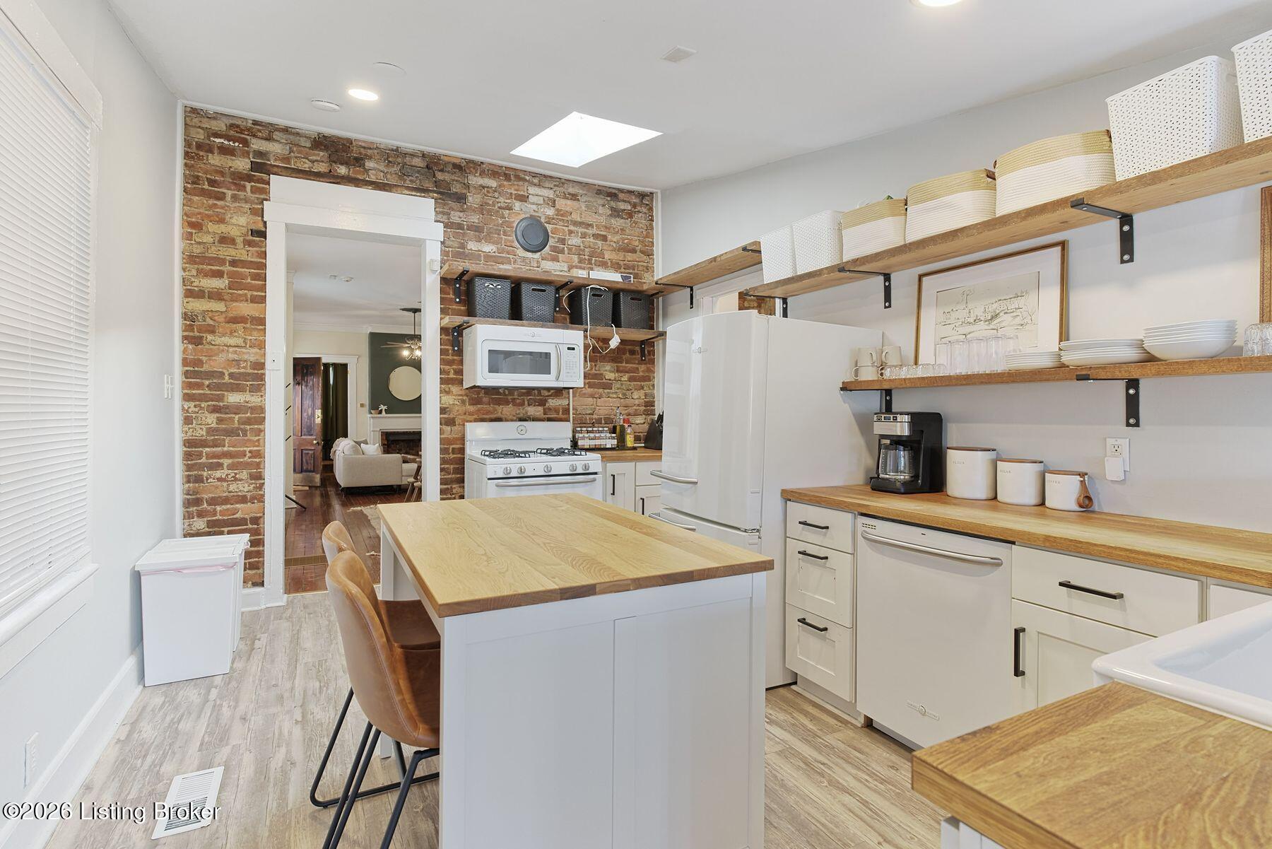 1667 Story Ave