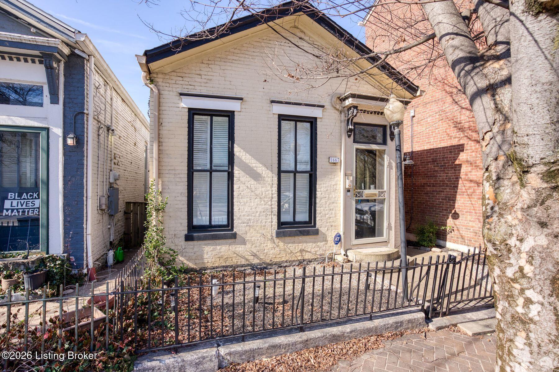 1667 Story Ave