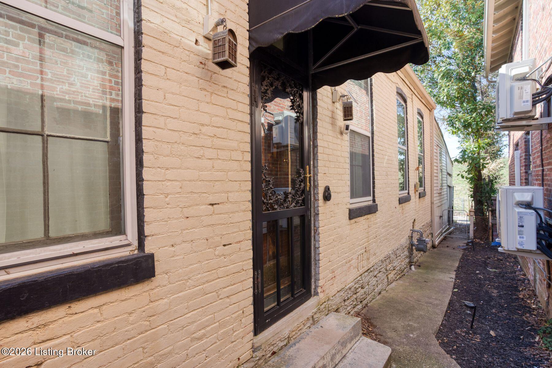1667 Story Ave