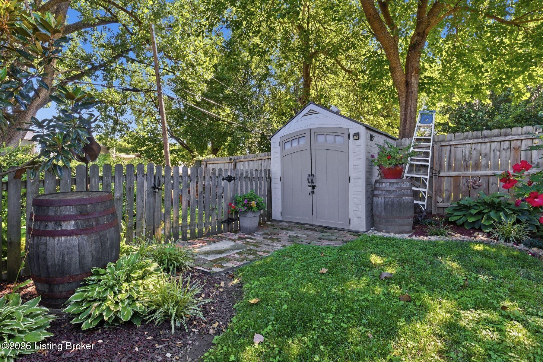 1053 Mary St