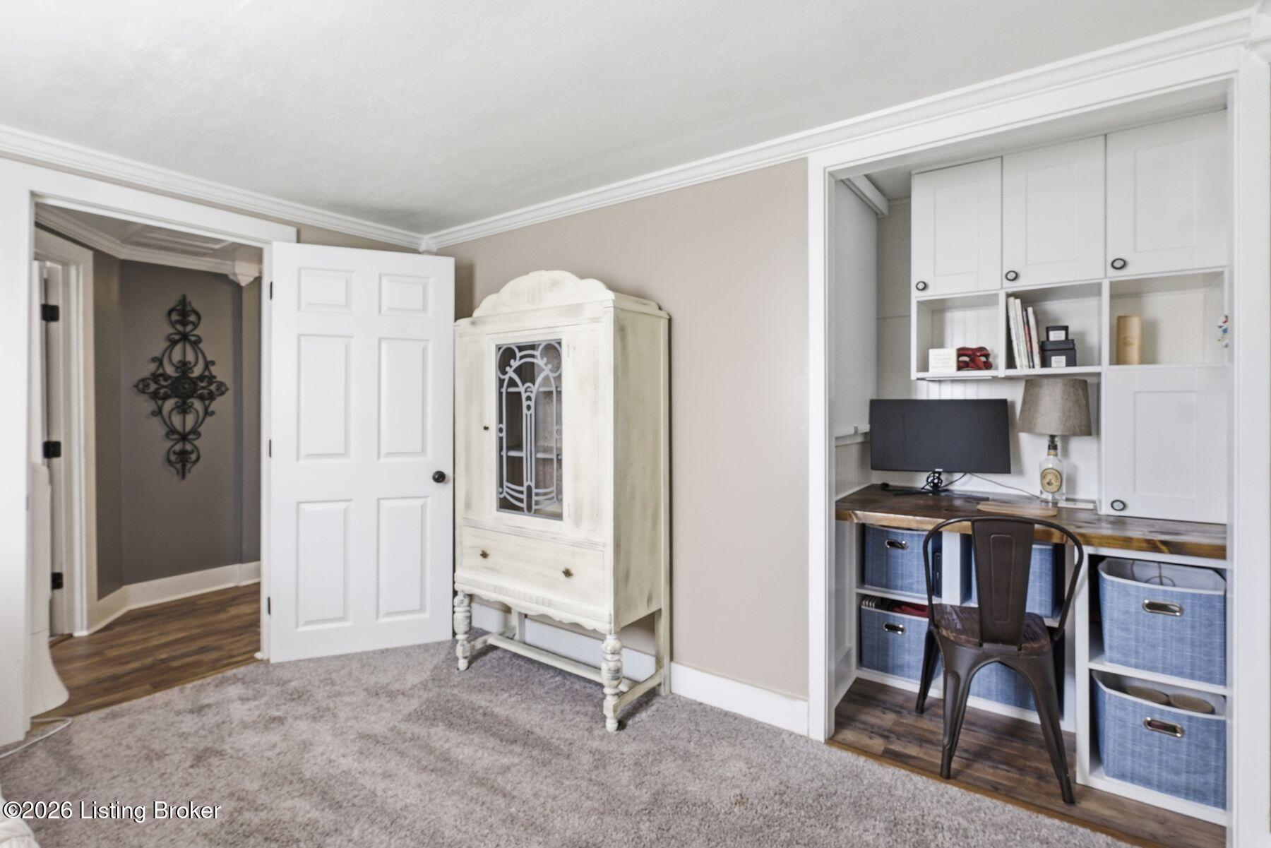 1053 Mary St