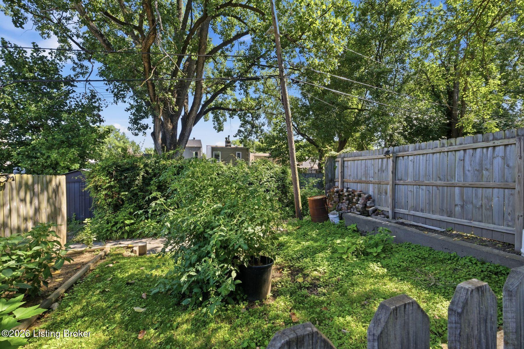 1053 Mary St