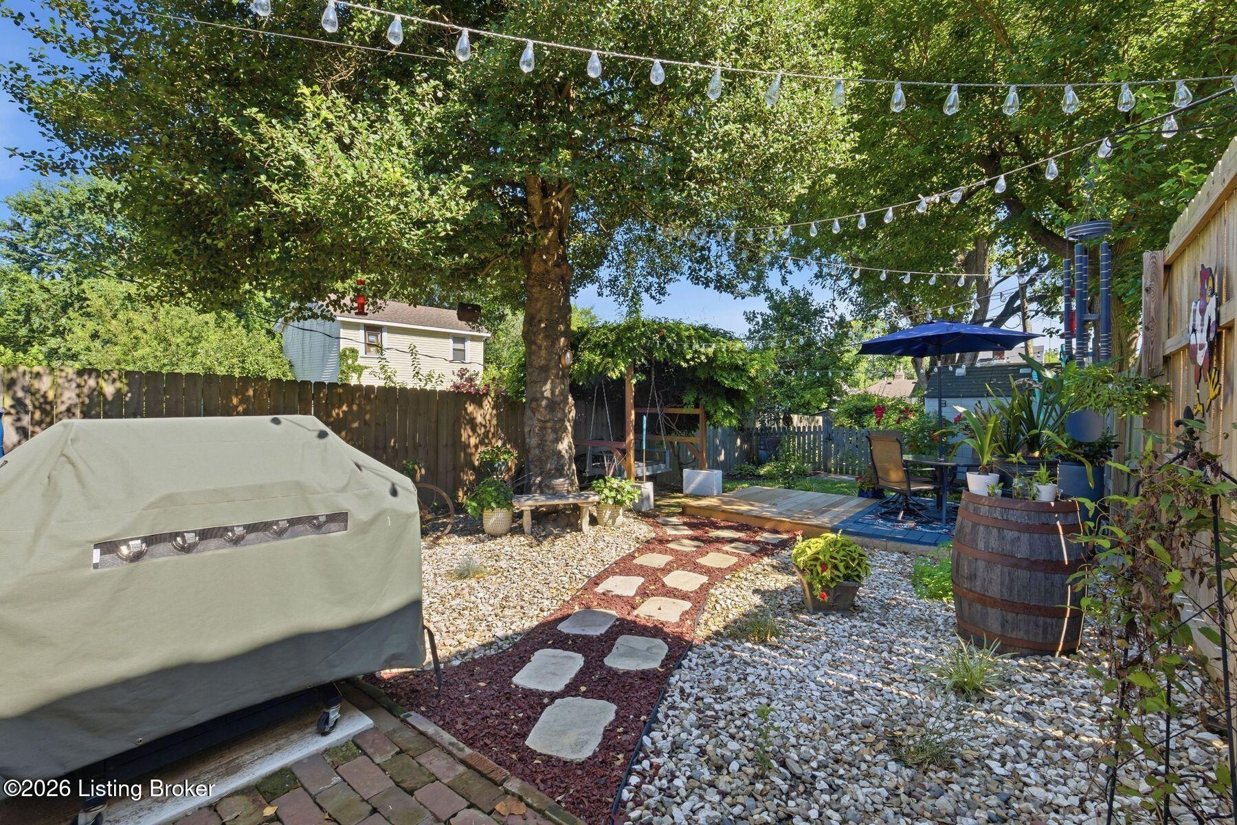 1053 Mary St