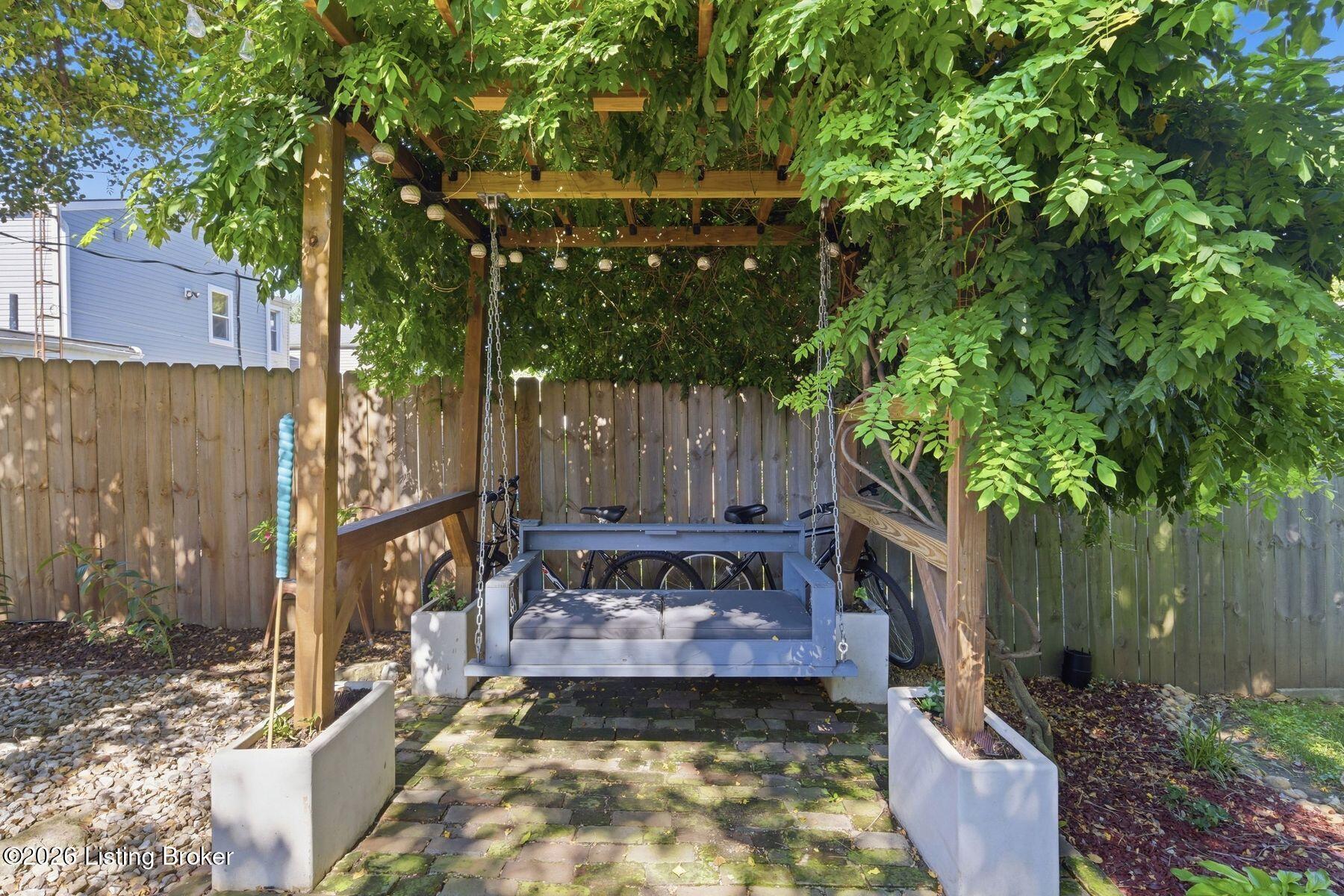 1053 Mary St