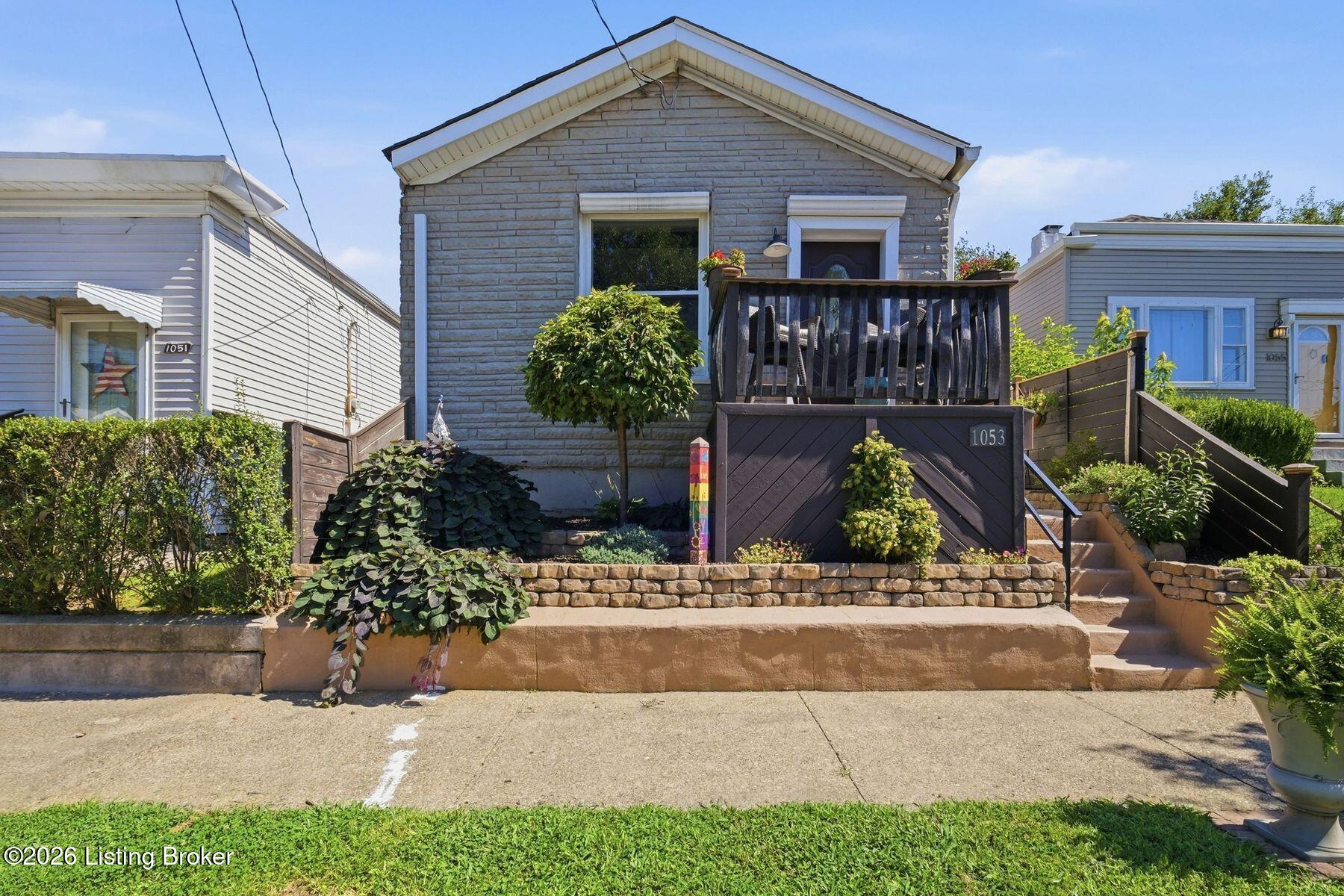 1053 Mary St
