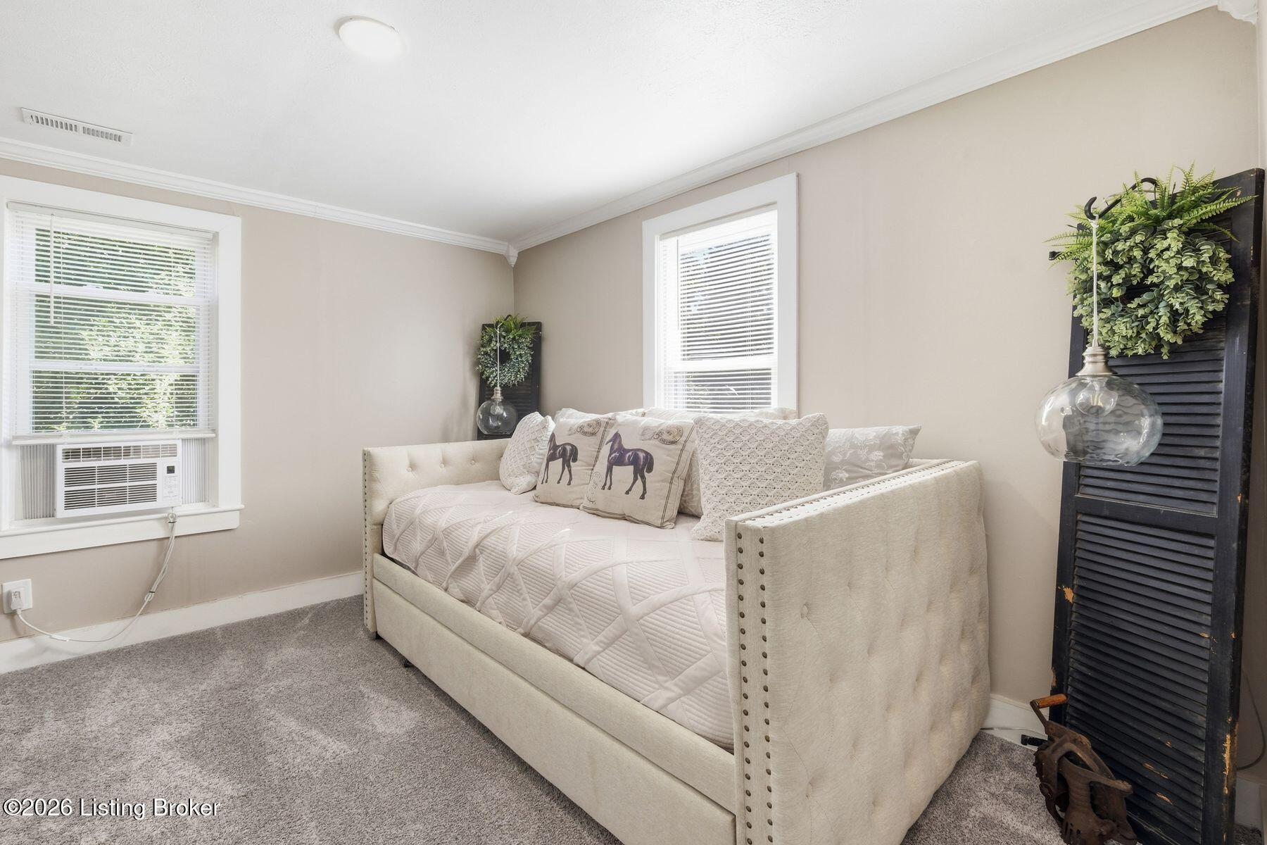 1053 Mary St