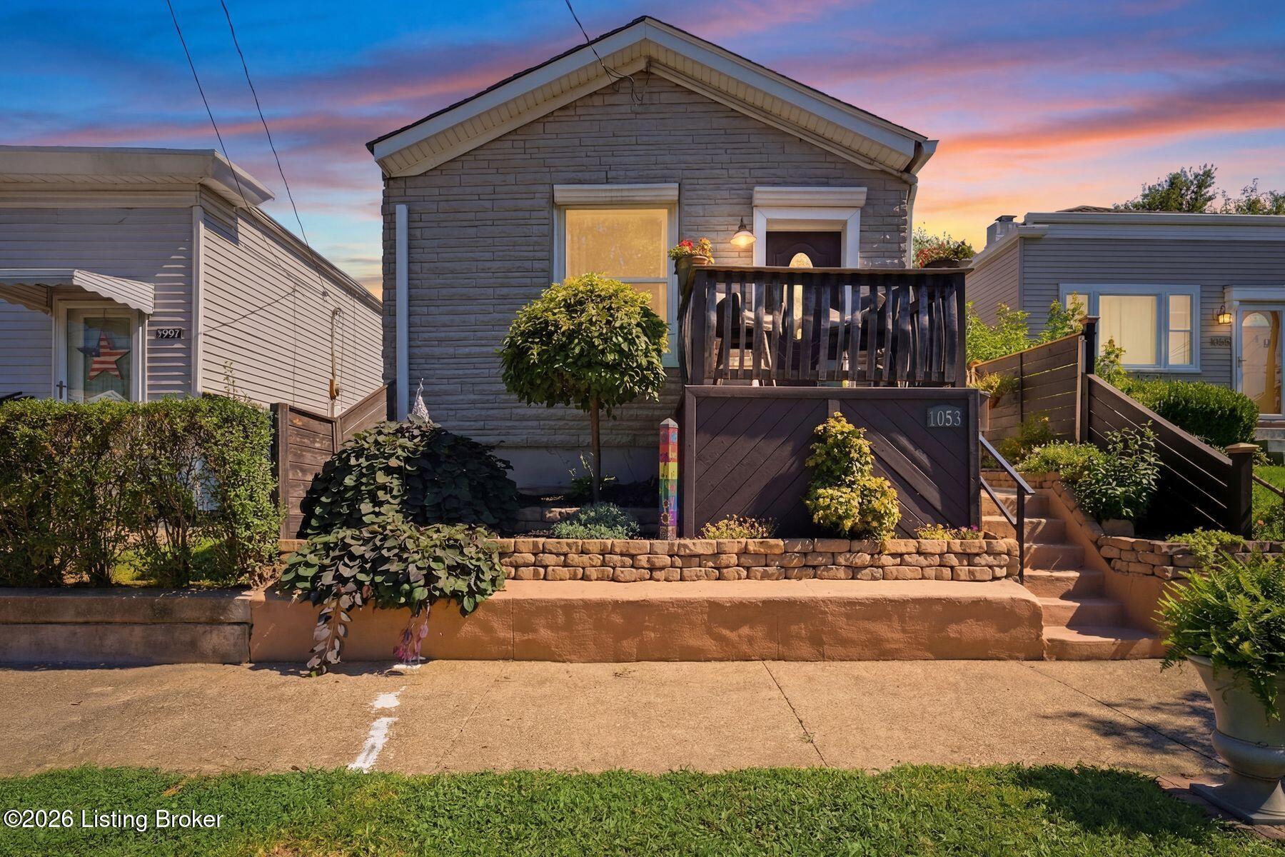 1053 Mary St