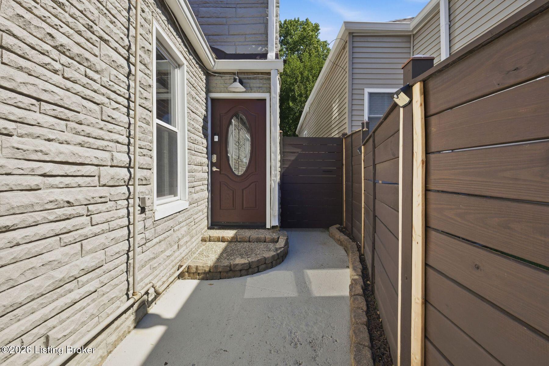 1053 Mary St