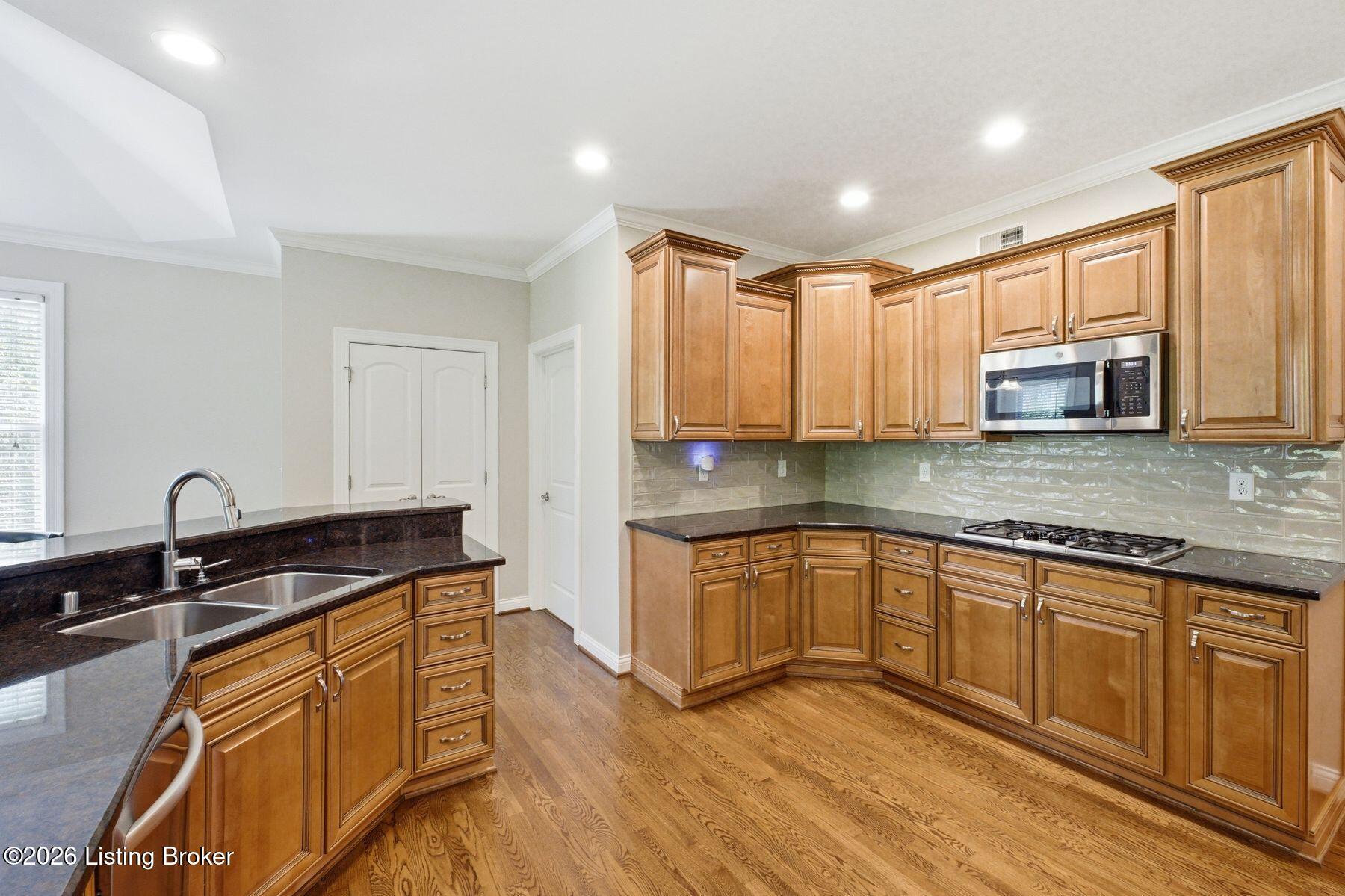 300 Longview Park Pl