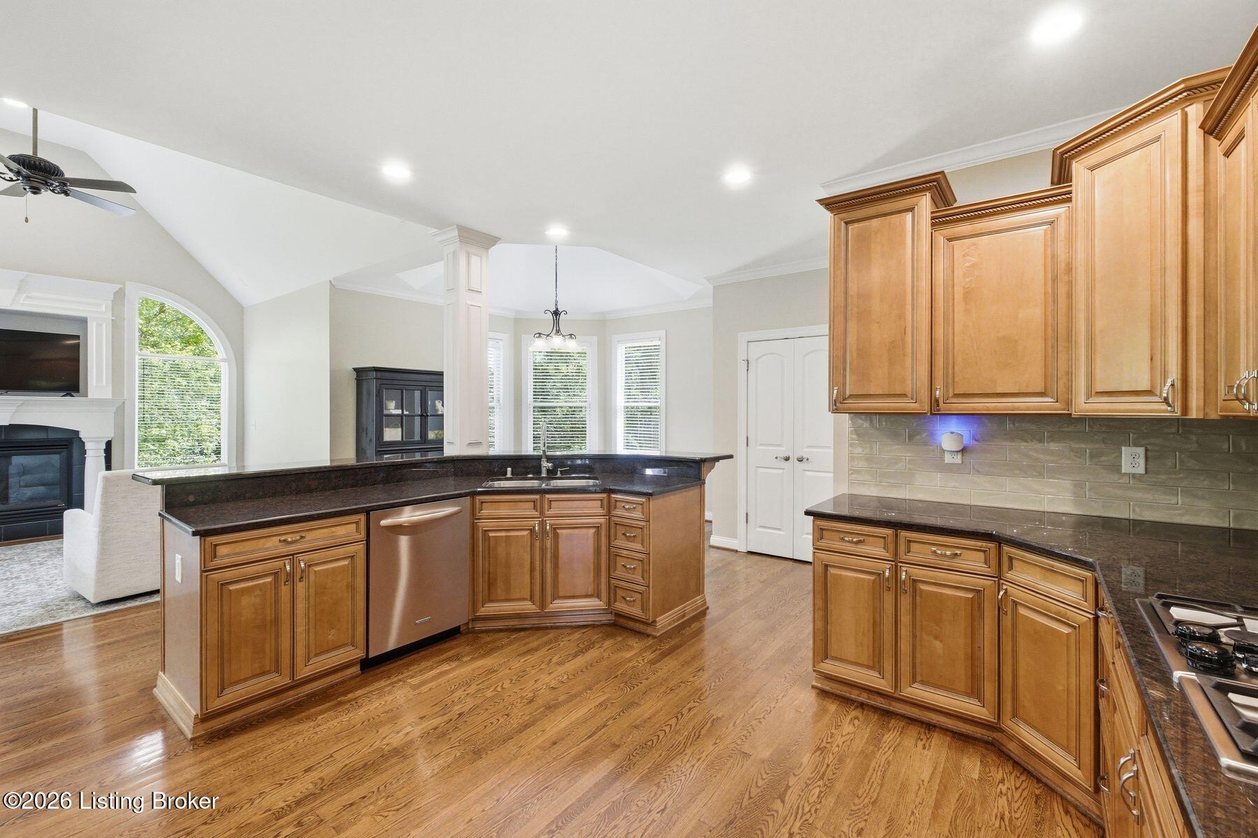 300 Longview Park Pl
