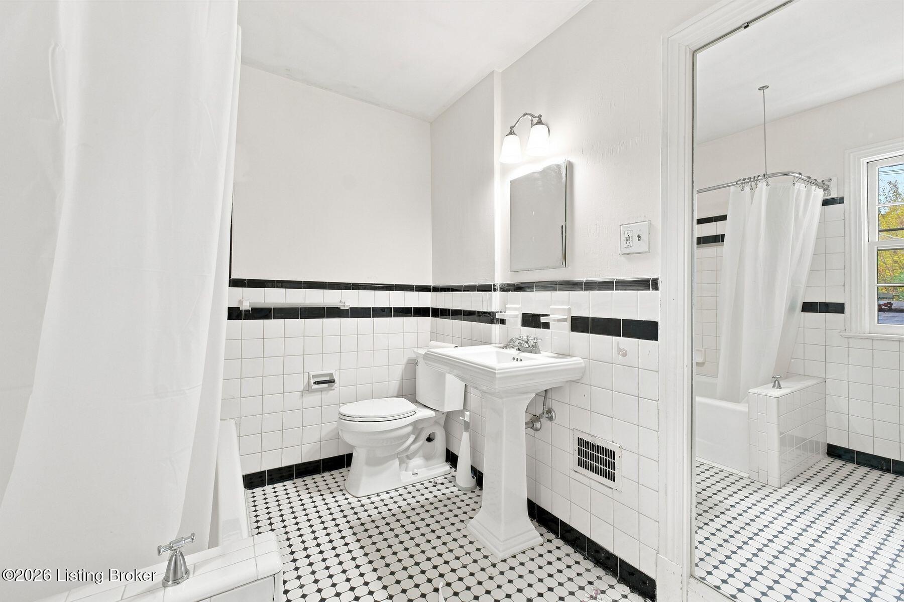 3946 Napanee Rd