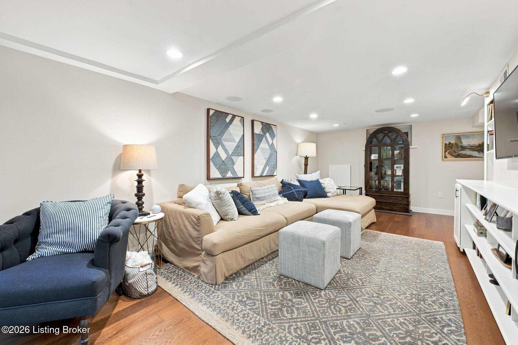 2609 Whittier Ave